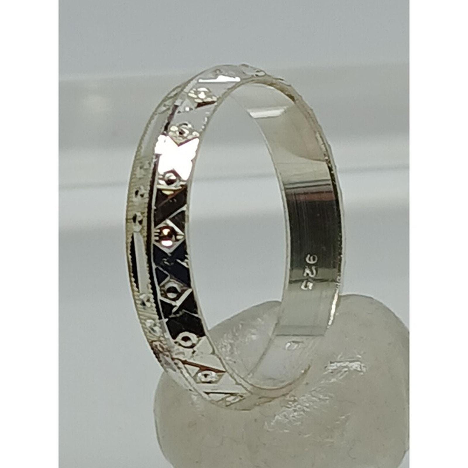 Vintage Diamond-Cut 925 Sterling Silver Stack Band Ring - Timeless Elegance and Sparkle, Size 8.25