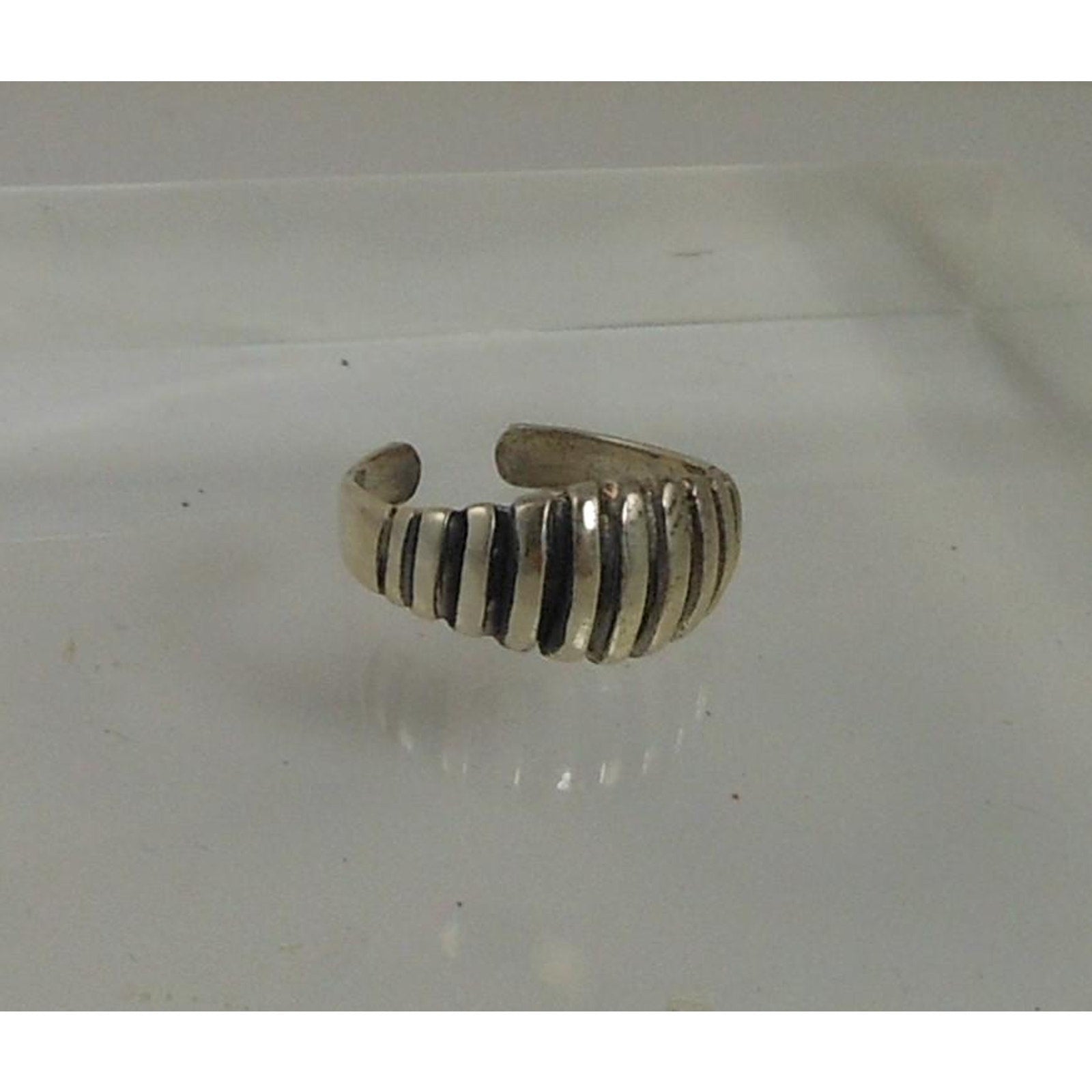 Handcrafted Ribbed Dome Toe Ring Sterling Silver Vintage Design Thailand 2g NOS - HoneyThomas.com
