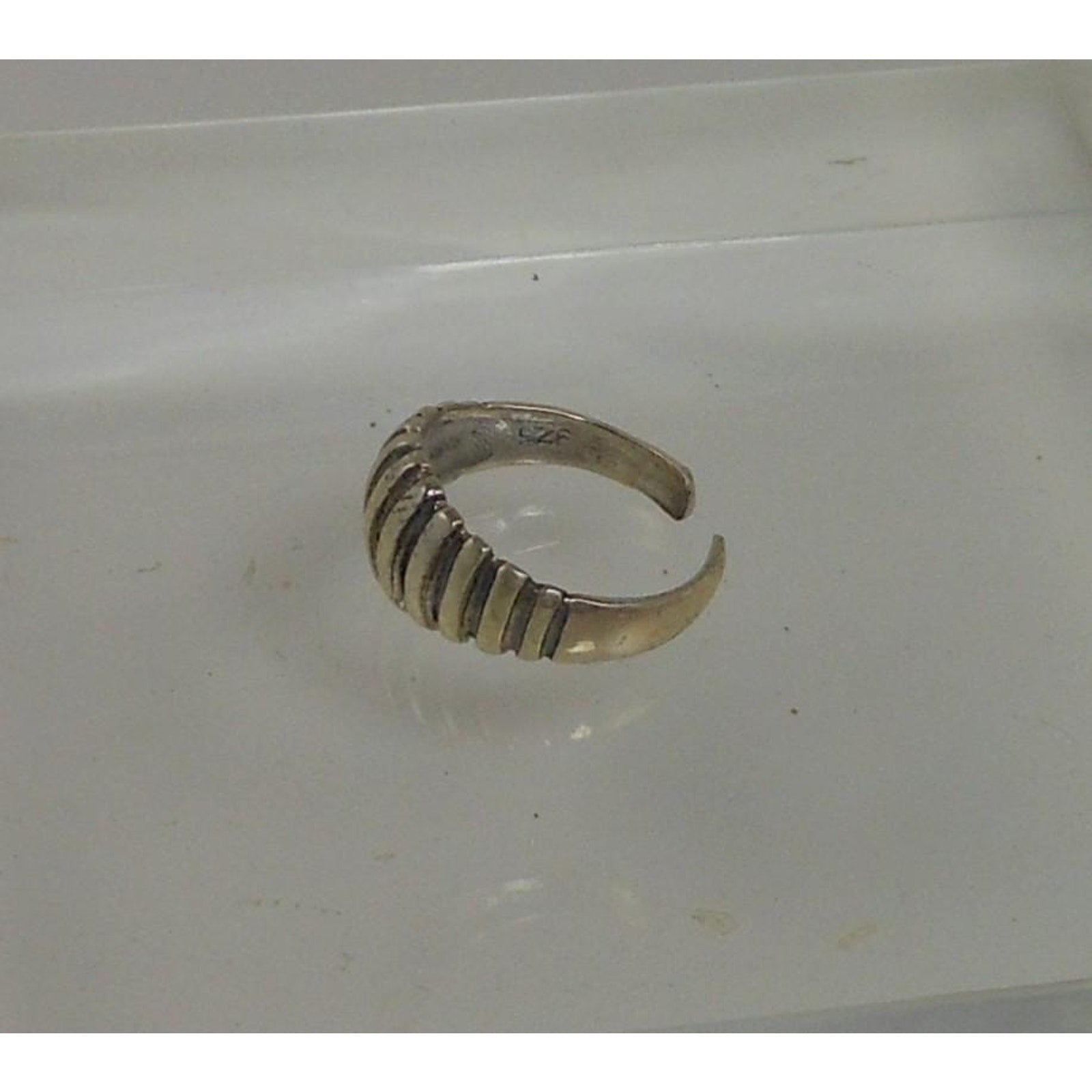 Handcrafted Ribbed Dome Toe Ring Sterling Silver Vintage Design Thailand 2g NOS - HoneyThomas.com