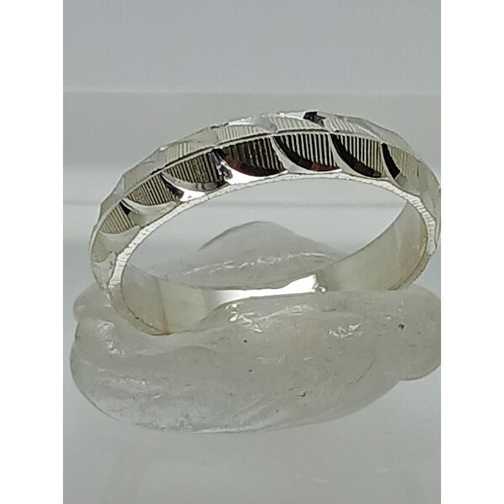 Elegant Vintage Diamond-Cut Sterling Silver Wedding Band - Size 8