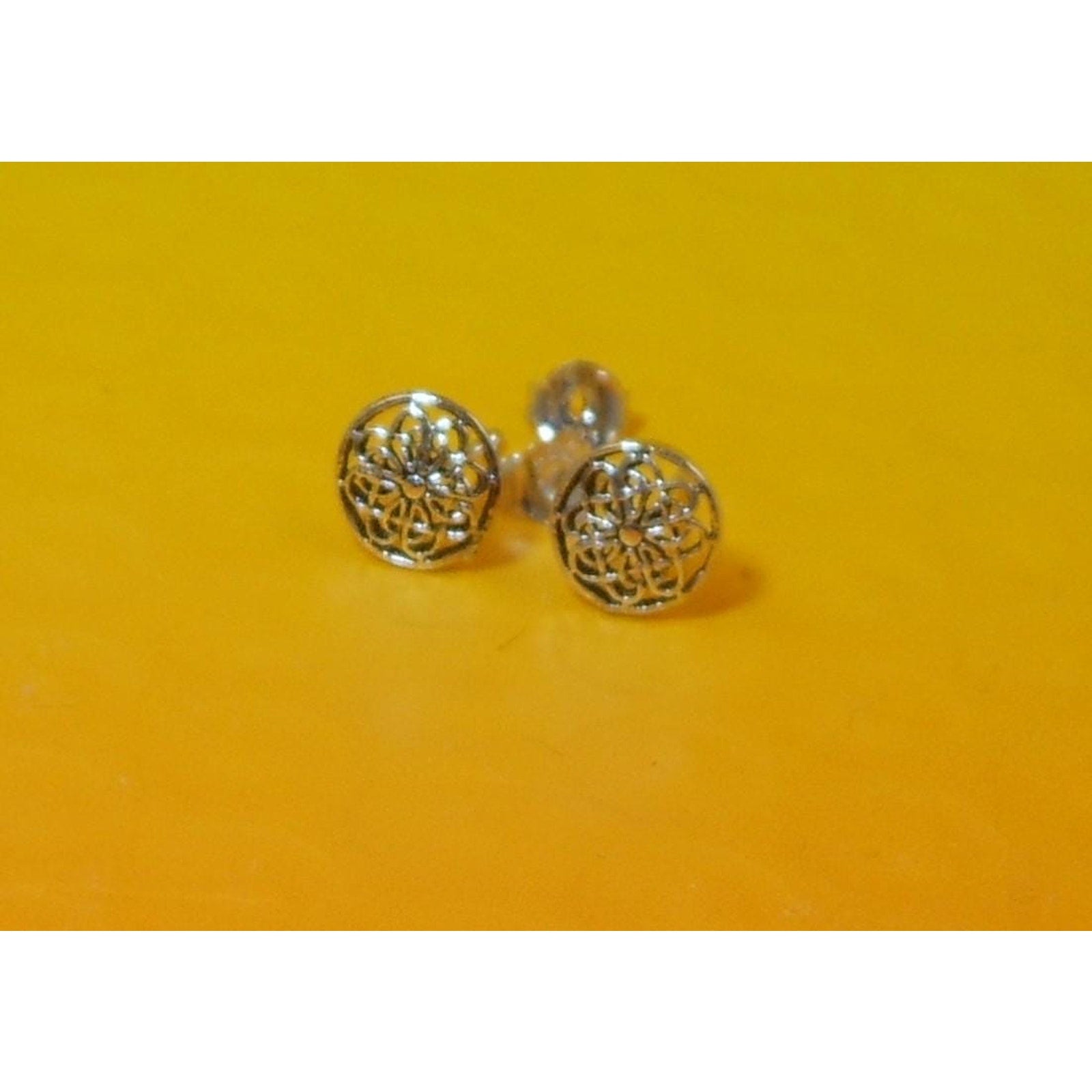 Vintage Sterling Silver Celtic Circle Symbol Stud Earrings Thailand New Old Stock