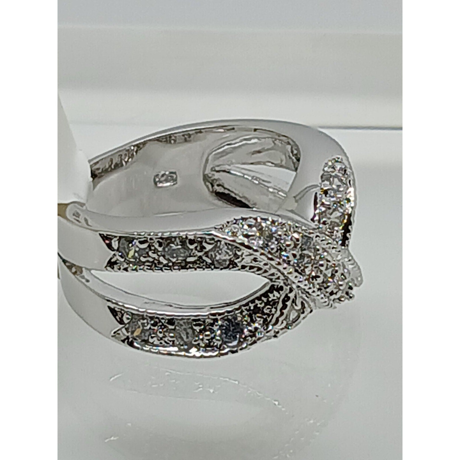 Elegant Vintage Jewelry Sterling Silver Cross-Over Simulated Diamond Ring Size 5 - HoneyThomas.com