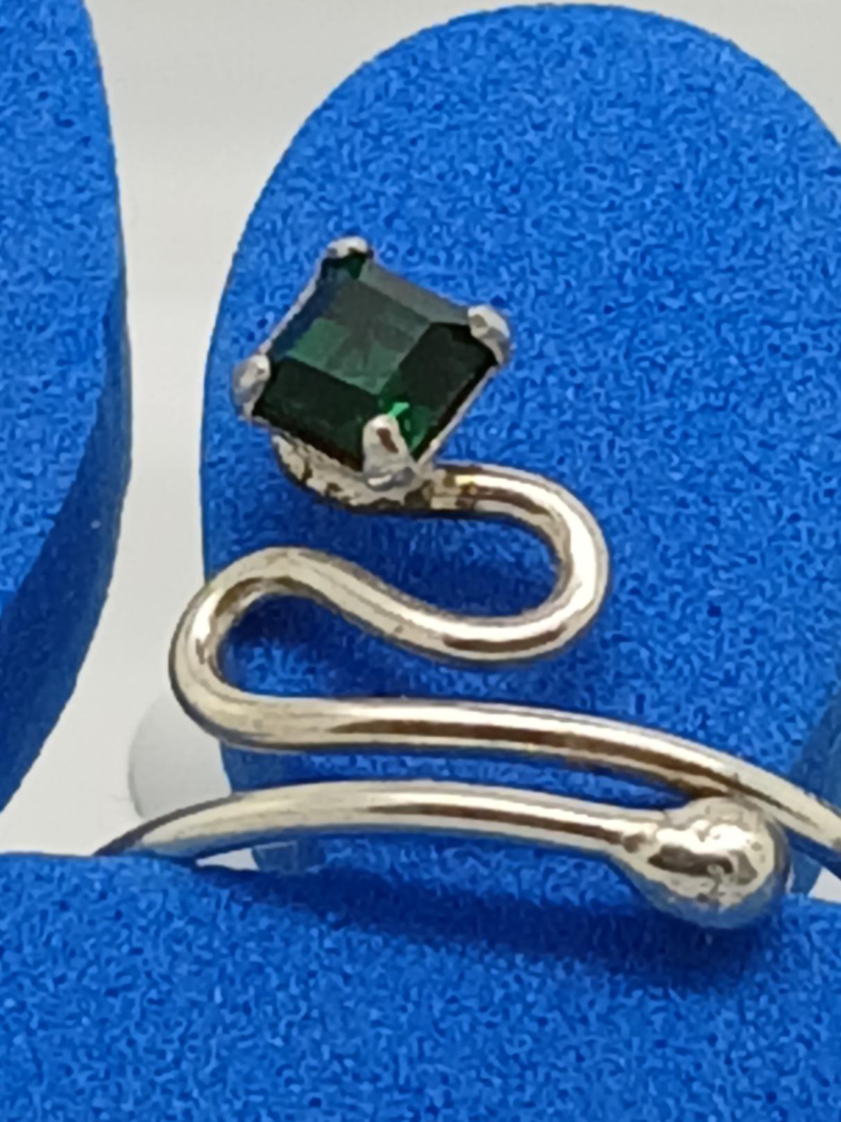 Emerald Green Crystal Rhinestone Toe Ring: .925 Sterling Silver, Adjustable