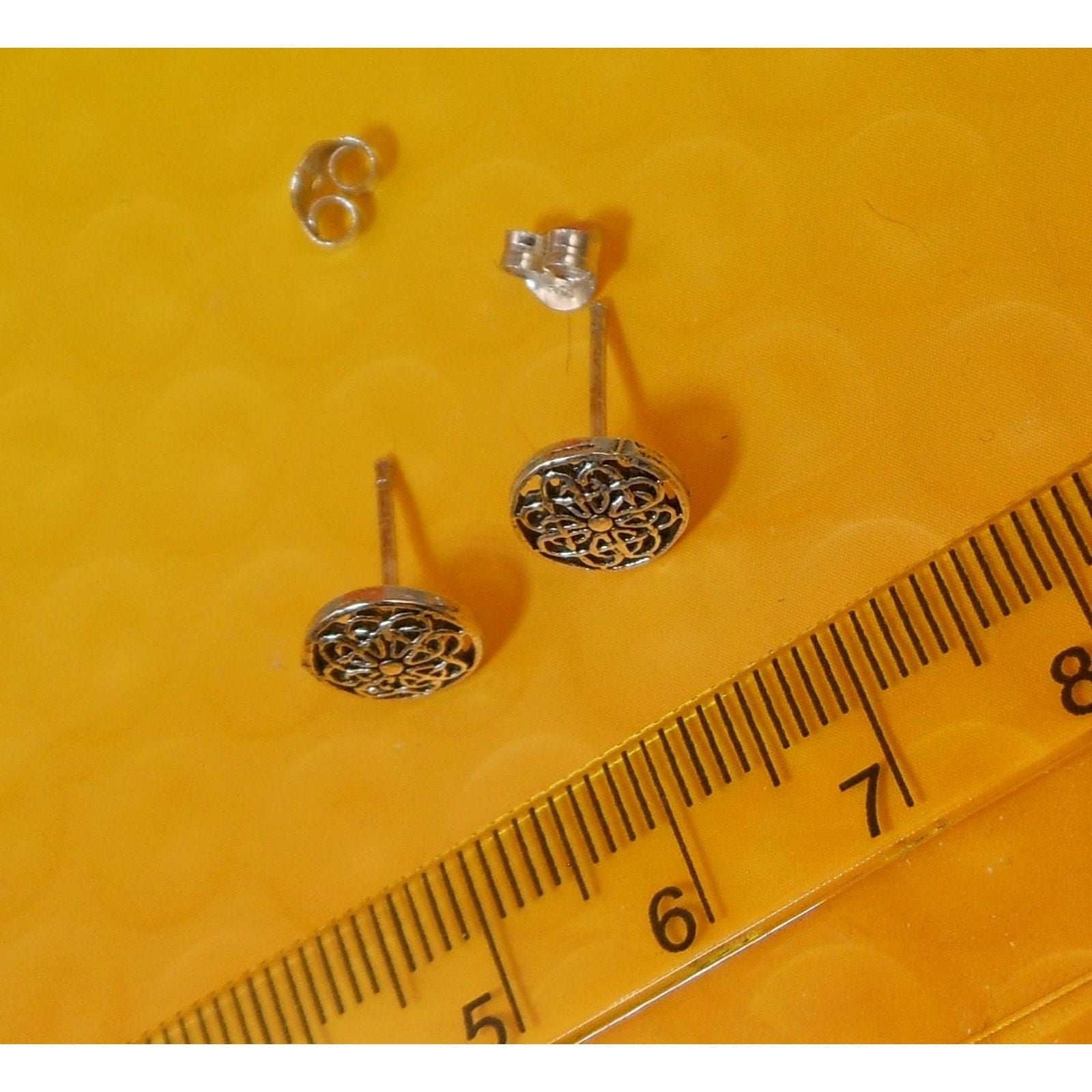 Vintage Sterling Silver Celtic Circle Symbol Stud Earrings Thailand New Old Stoc - HoneyThomas.com