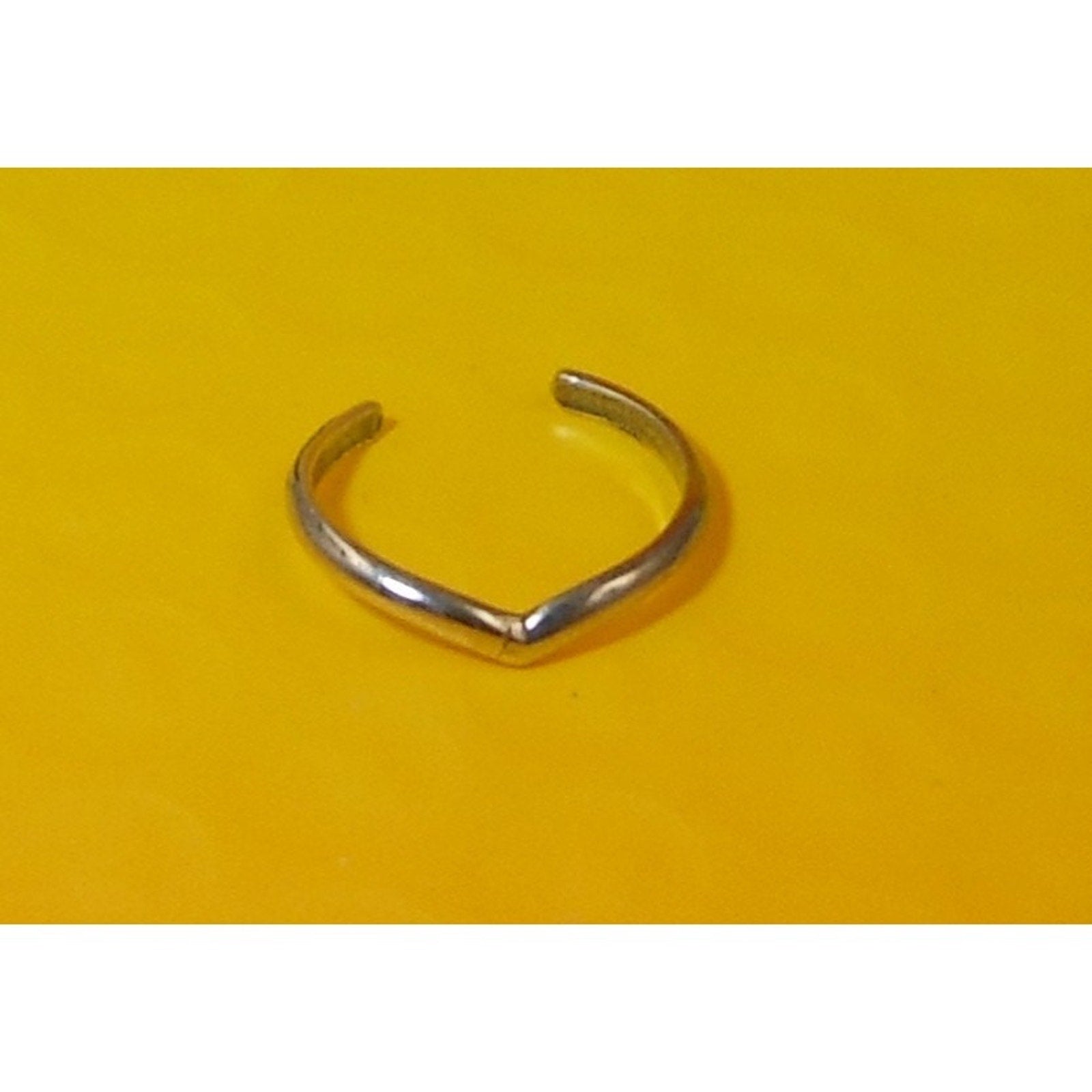 Vintage Sterling Silver V-Dip Toe Ring, Thai Made NOS, Delicate 2mm Band, Sexy - HoneyThomas.com