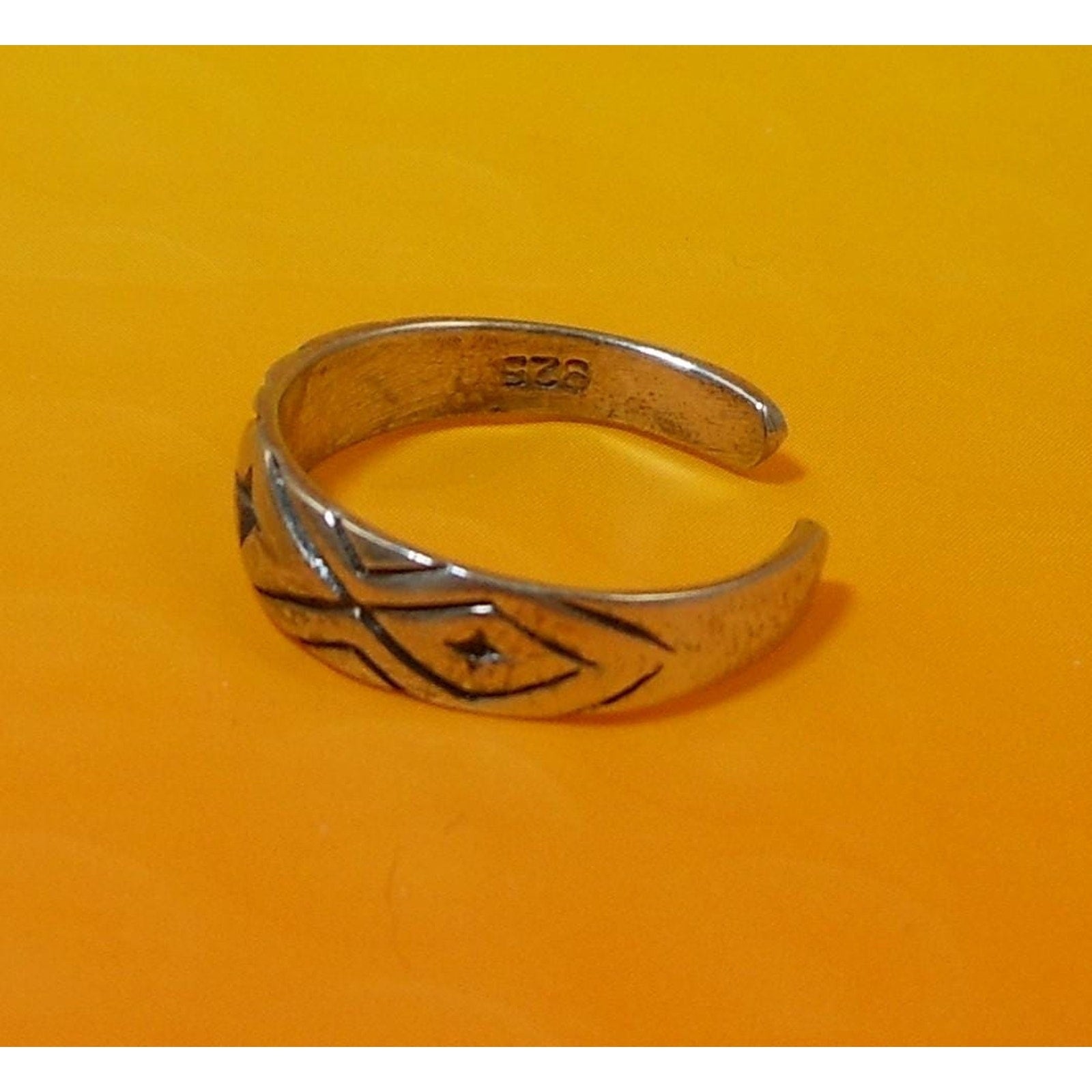 Vintage Sterling Silver Tribal Diamond Cut Toe Ring – Handcrafted Unique Jewelry - HoneyThomas.com