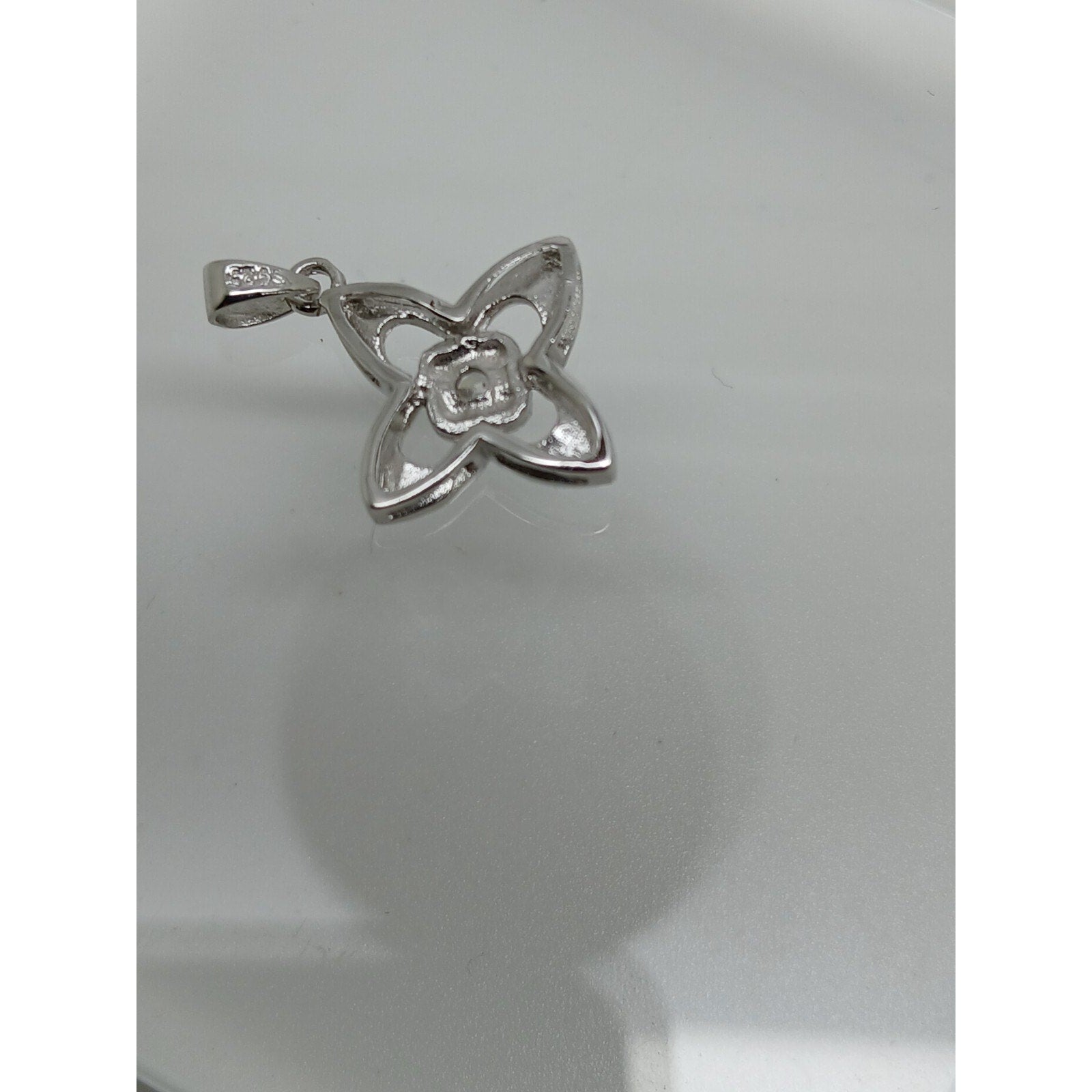 1990's Vintage Sterling Silver Simulated Diamond 4 Leaf Clover Pendant New Rare - HoneyThomas.com
