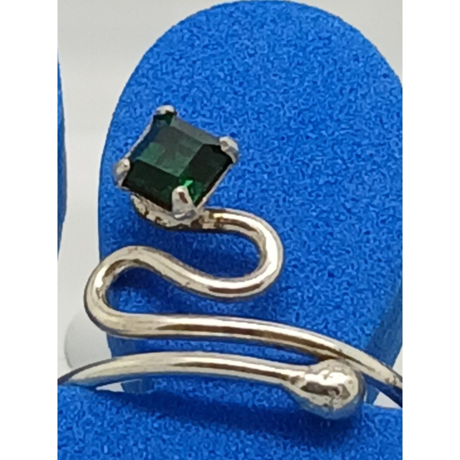 Swirly Emerald Green Crystal Rhinestone Toe Ring Adjustable Size Sterling Silver - HoneyThomas.com