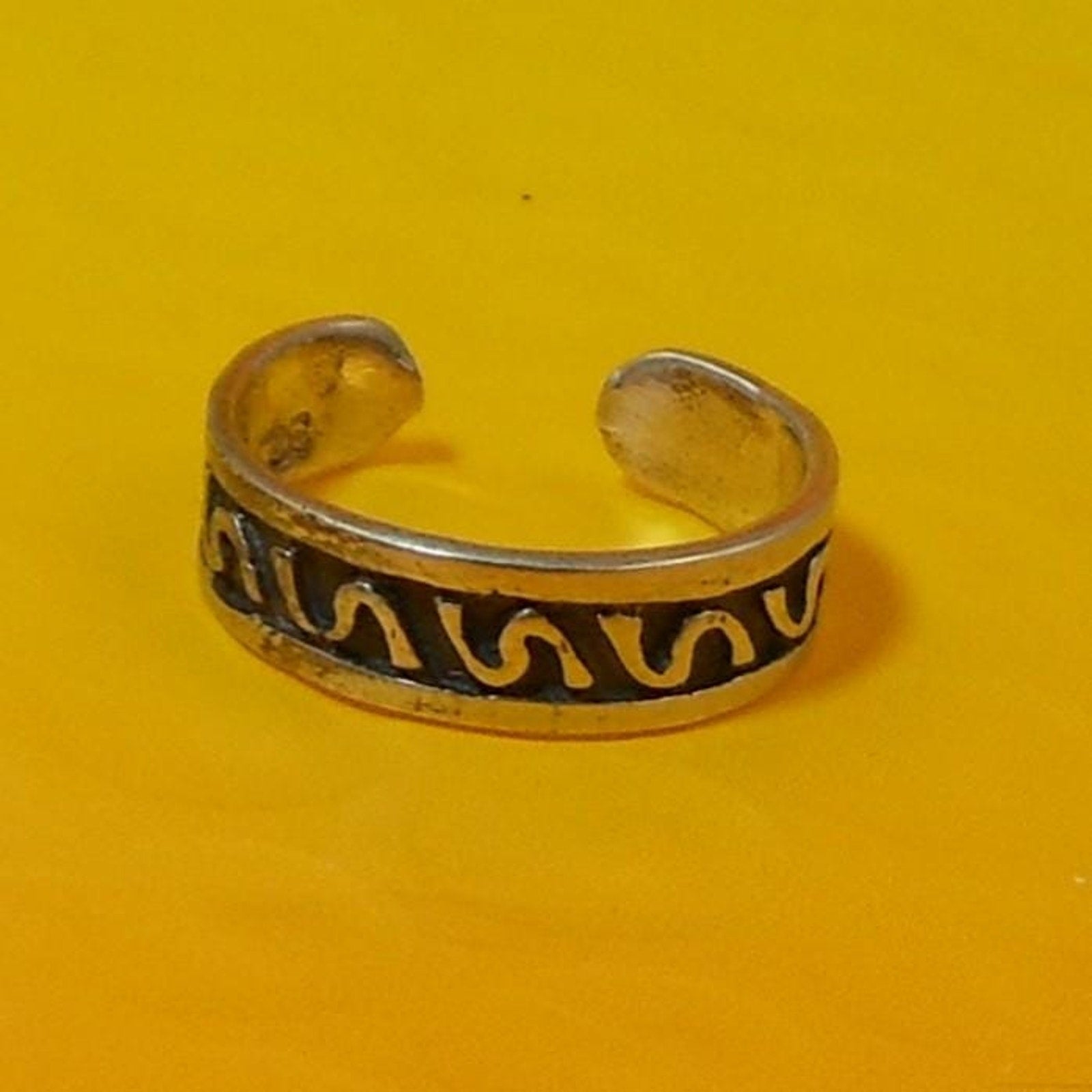 Vintage Sterling Silver Tribal Celtic Toe Ring - Boho Foot Jewelry NOS Thailand - HoneyThomas.com