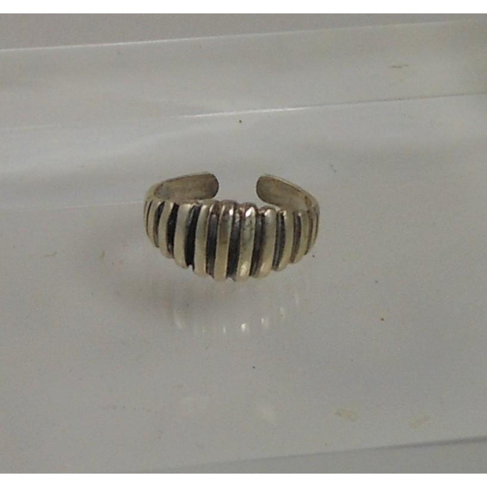 Handcrafted Ribbed Dome Toe Ring Sterling Silver Vintage Design Thailand 2g NOS - HoneyThomas.com