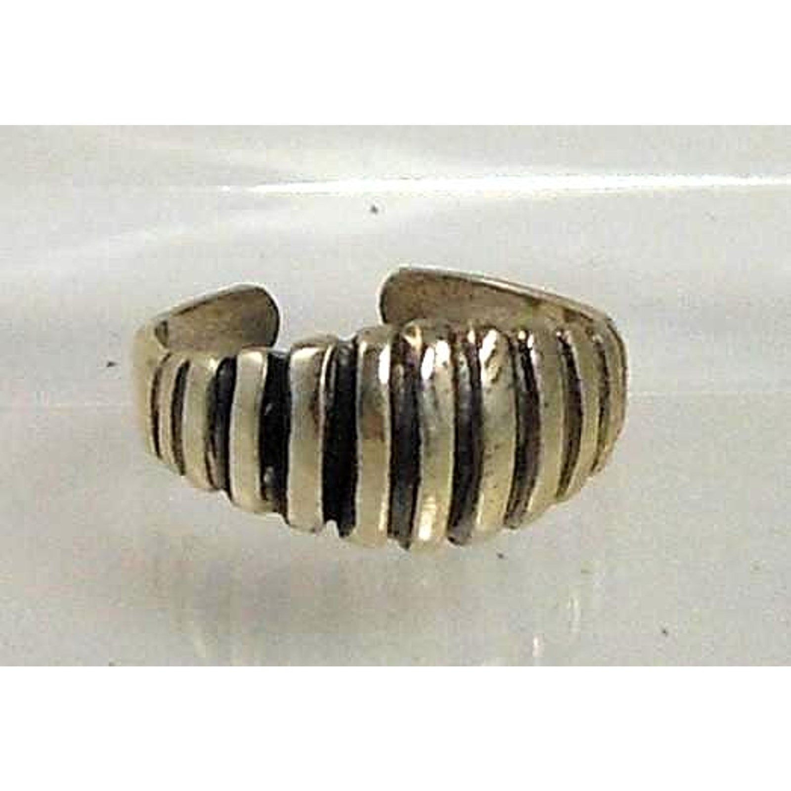 Handcrafted Ribbed Dome Toe Ring Sterling Silver Vintage Design Thailand 2g NOS - HoneyThomas.com