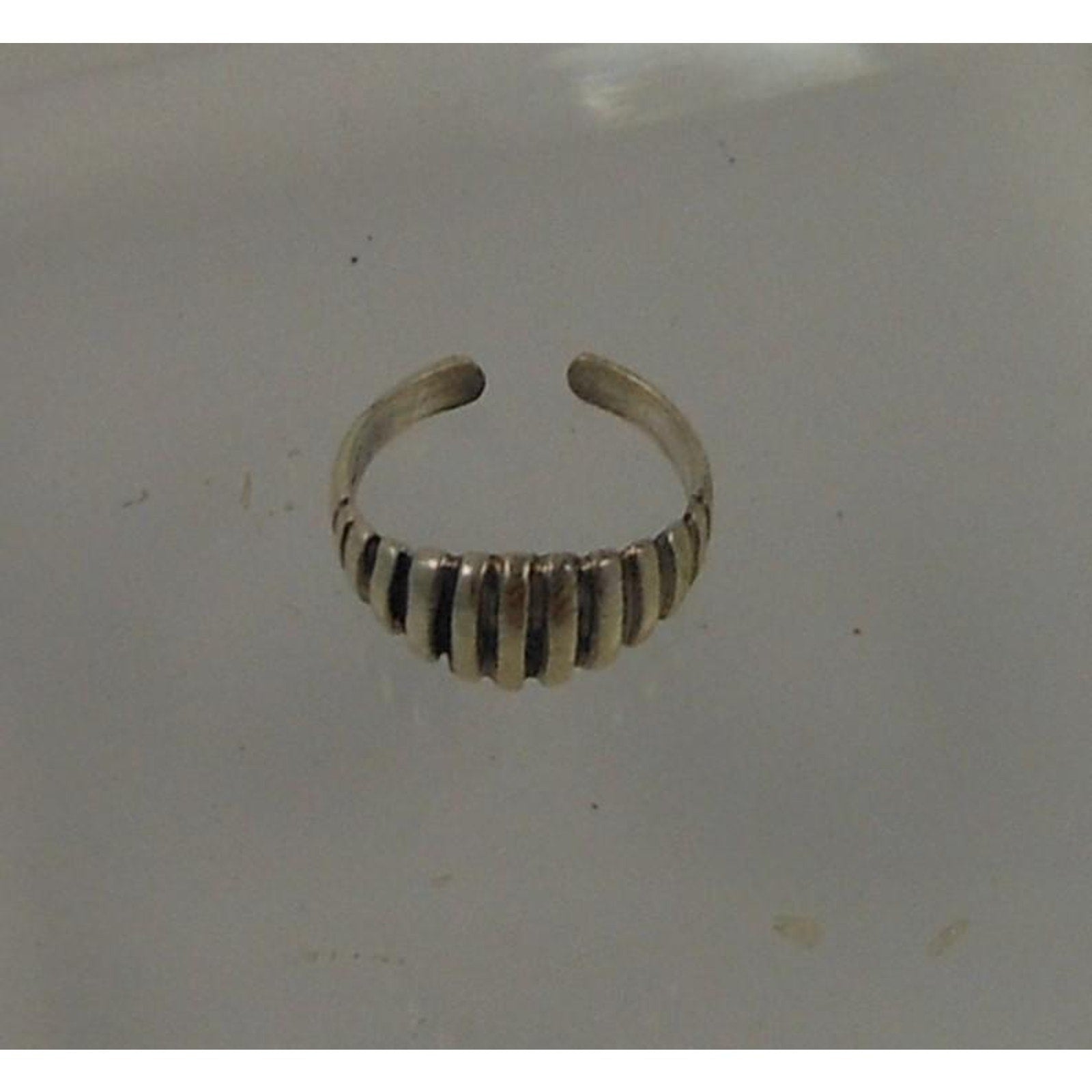 Handcrafted Ribbed Dome Toe Ring Sterling Silver Vintage Design Thailand 2g NOS - HoneyThomas.com