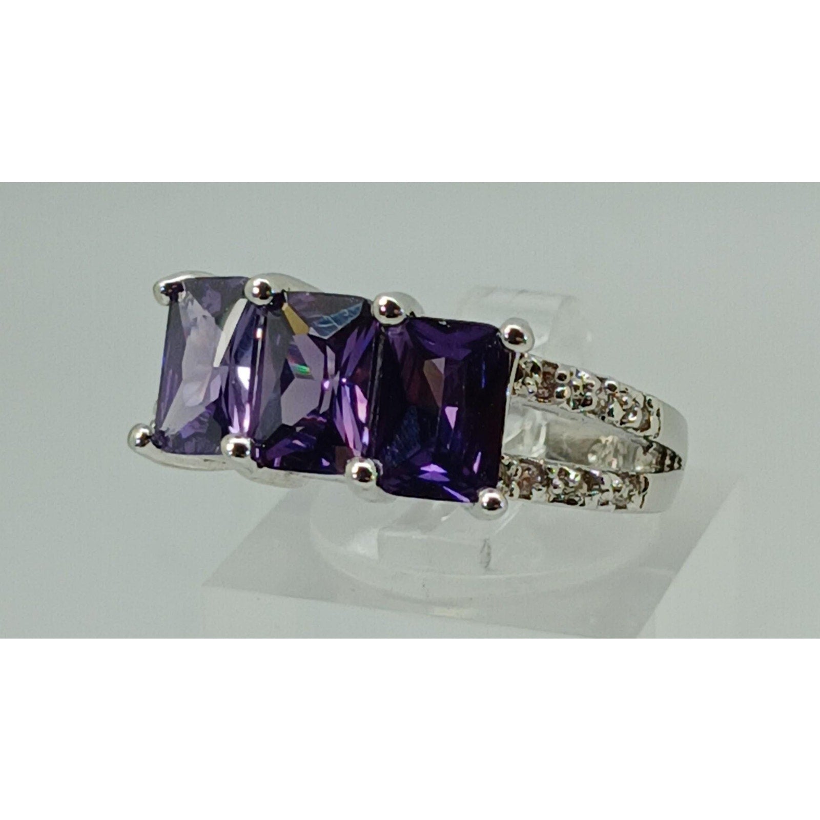 Vintage Ring Size 7.25 Silver Tone White Gold Plated Purple Sim Diamond CZ