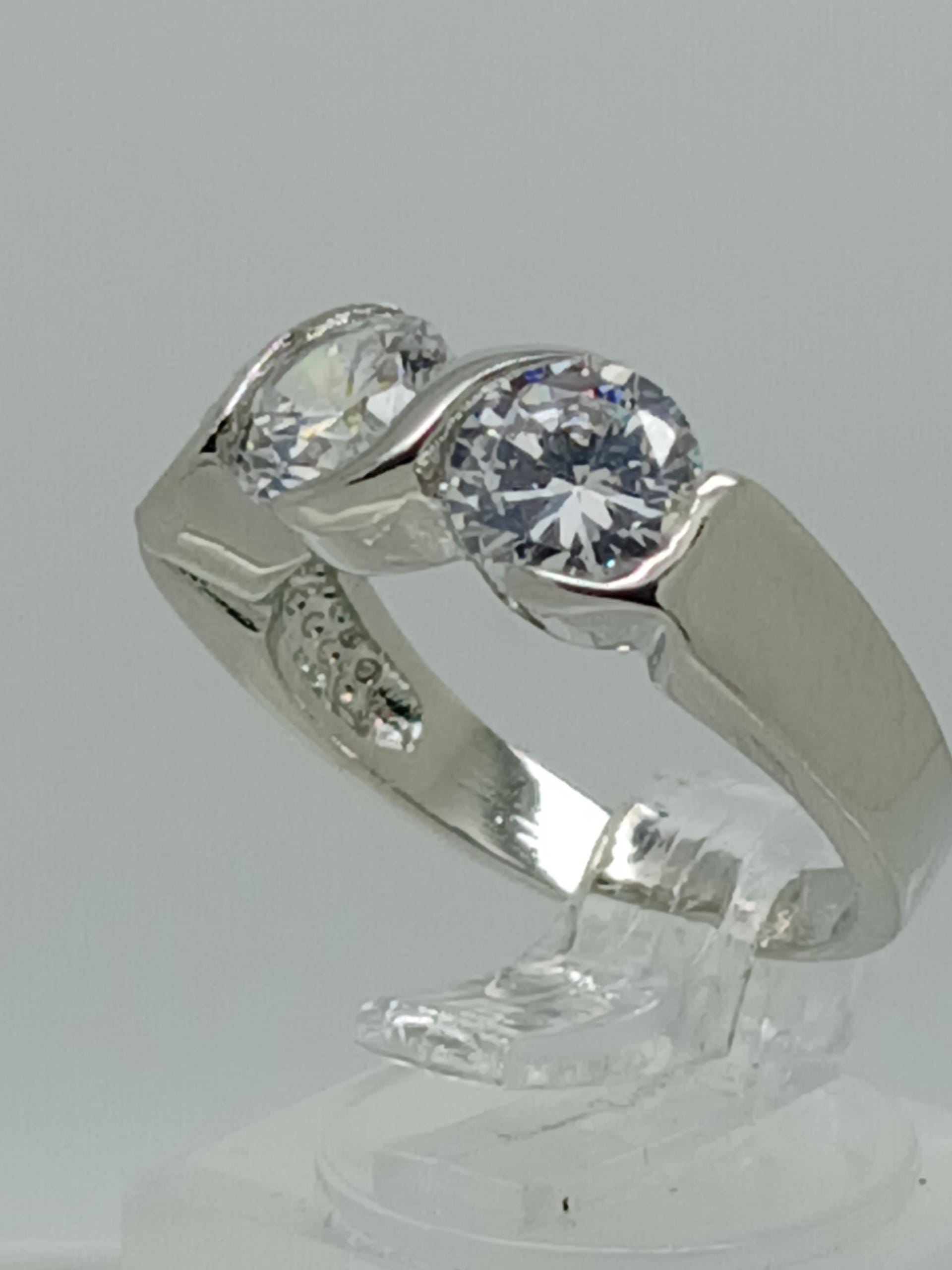 Vintage White Gold Plated 3-Stone Simulated Diamond CZ Wedding Ring Size 8 NOS