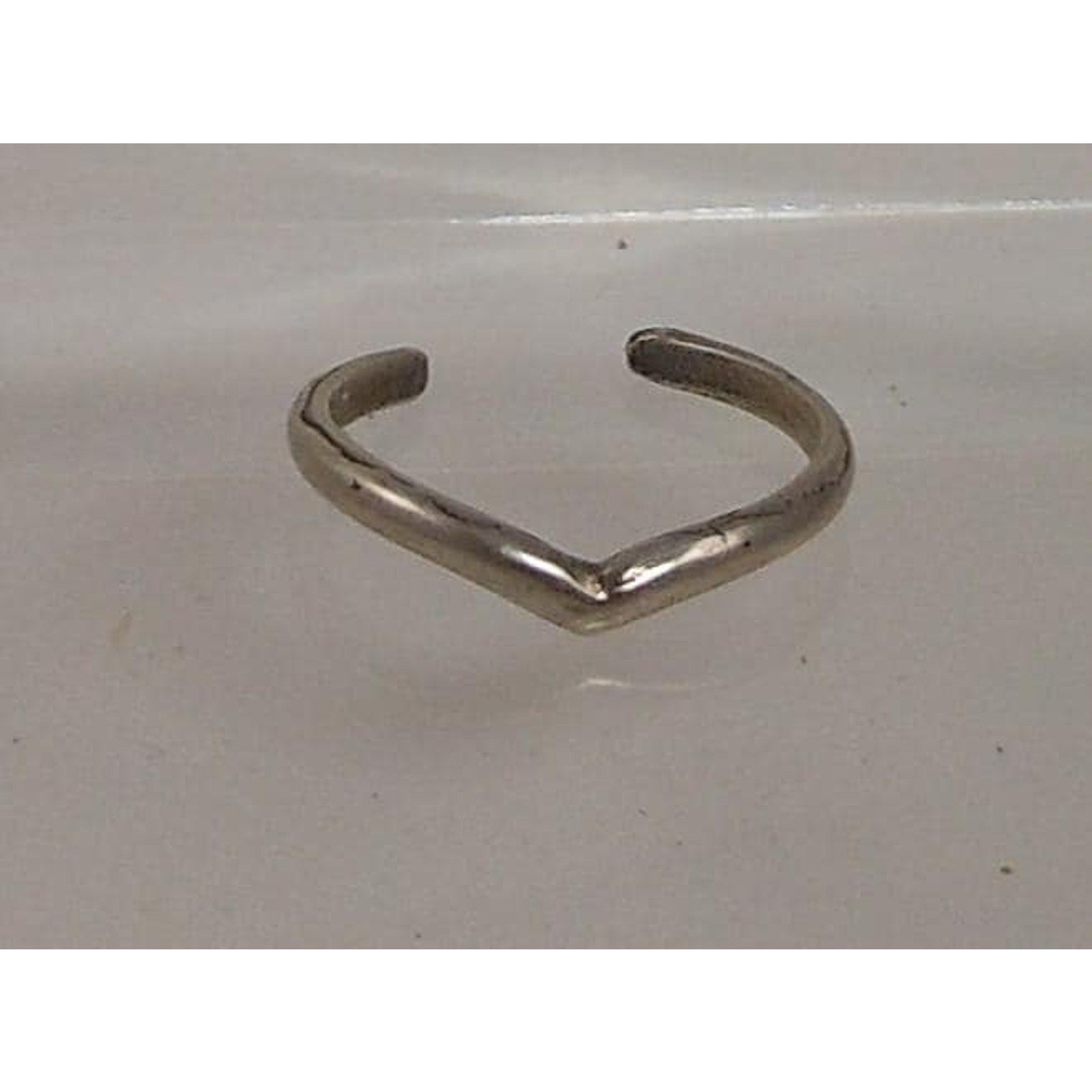 Vintage Sterling Silver V-Dip Toe Ring, Thai Made NOS, Delicate 2mm Band, Sexy - HoneyThomas.com