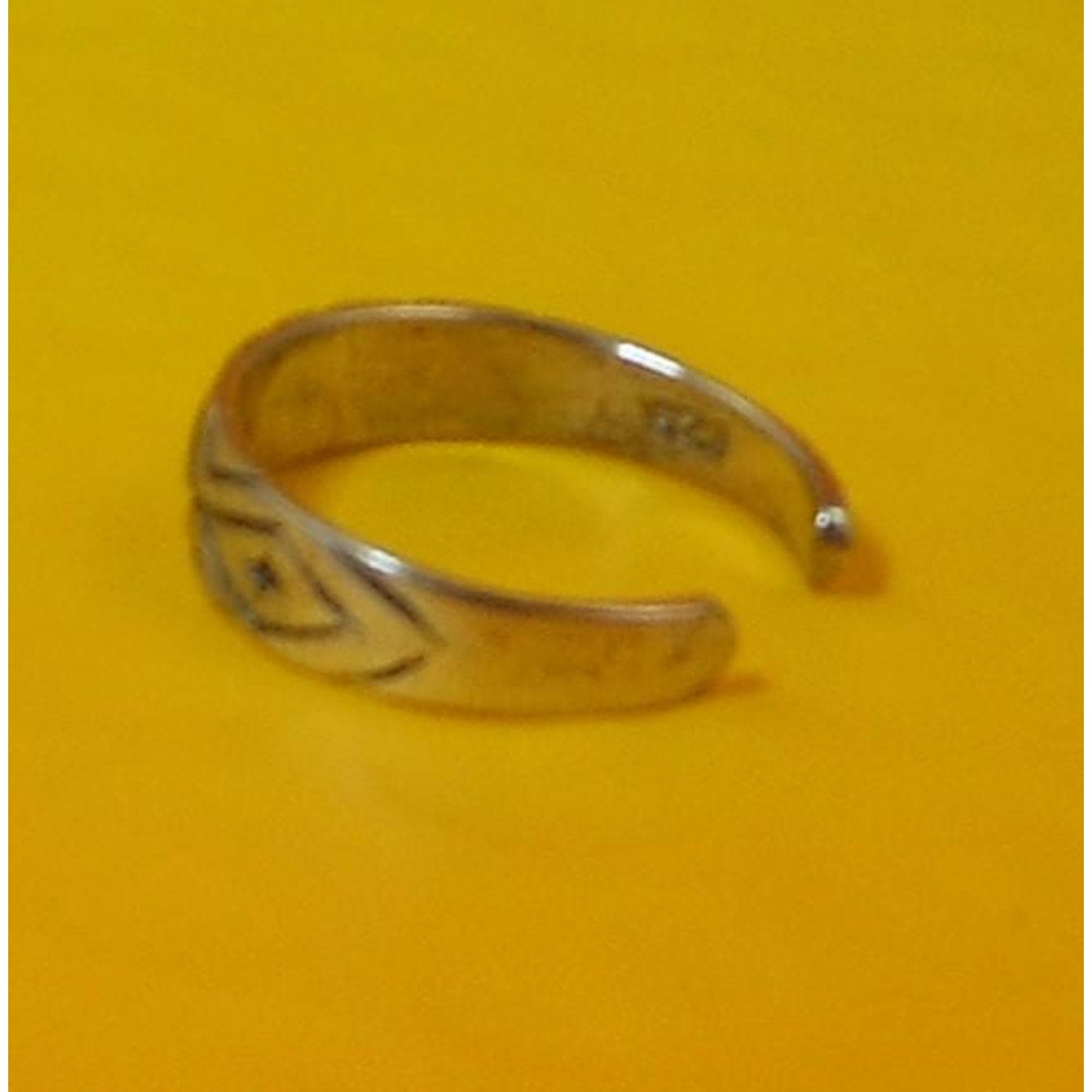 Vintage Sterling Silver Tribal Diamond Cut Toe Ring – Handcrafted Unique Jewelry