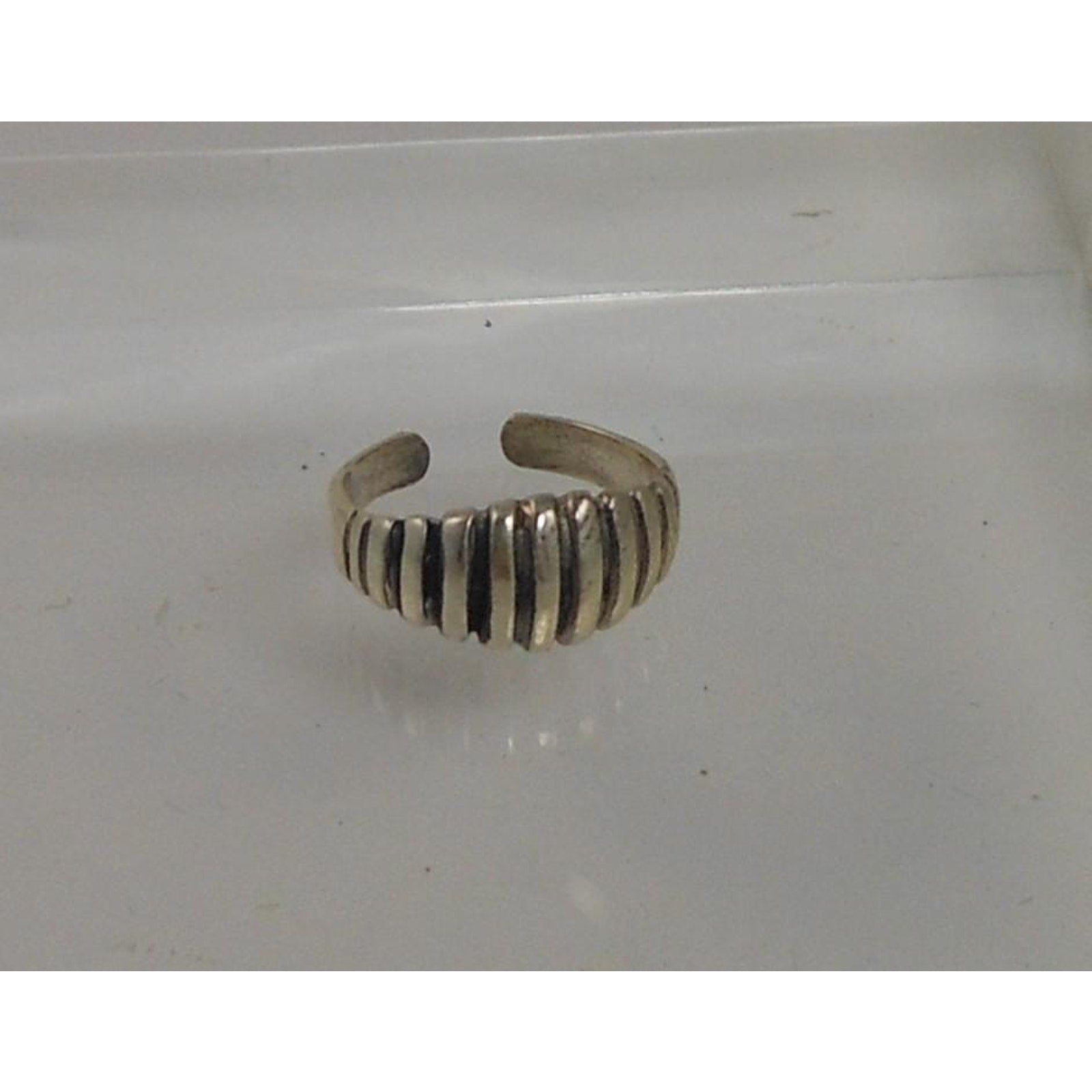 Handcrafted Ribbed Dome Toe Ring Sterling Silver Vintage Design Thailand 2g NOS - HoneyThomas.com