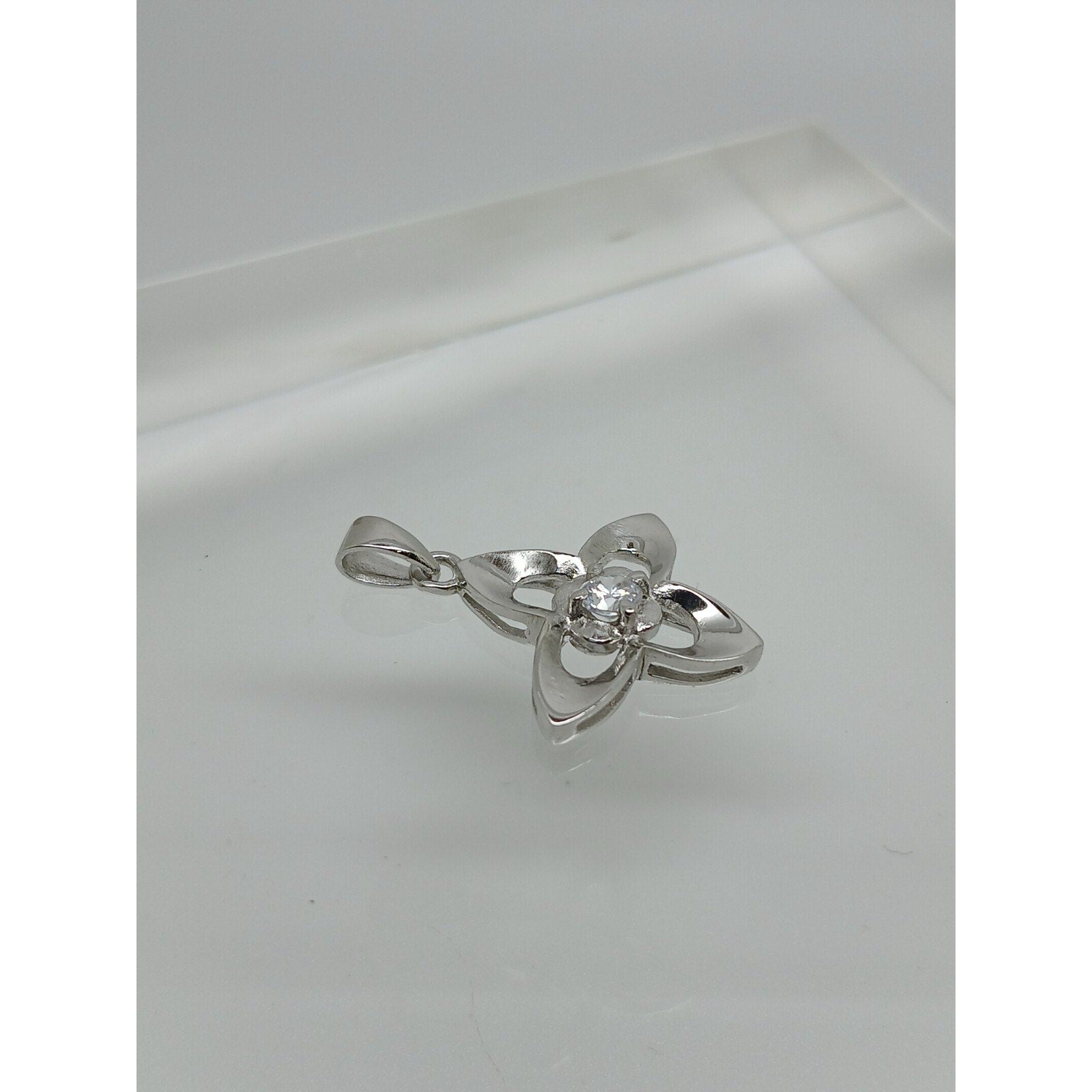 1990's Vintage Sterling Silver Simulated Diamond 4 Leaf Clover Pendant New Rare - HoneyThomas.com