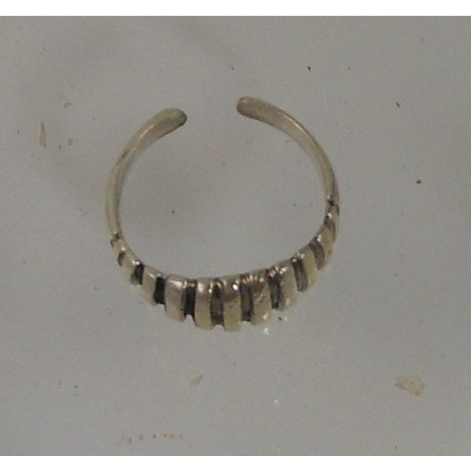 Handcrafted Ribbed Dome Toe Ring Sterling Silver Vintage Design Thailand 2g NOS - HoneyThomas.com