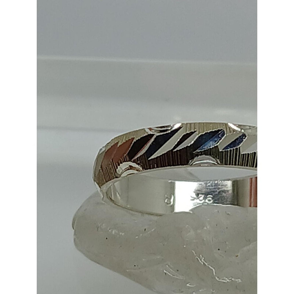 Elegant Vintage Sterling Silver Wedding Band Ring with Diamond-Cut Detailing - Size 8.5