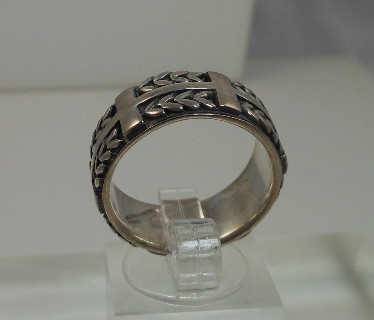 925 Oxidized Sterling Silver Celtic Weave Cross Ring - Vintage 8mm Wide Band, Size 8