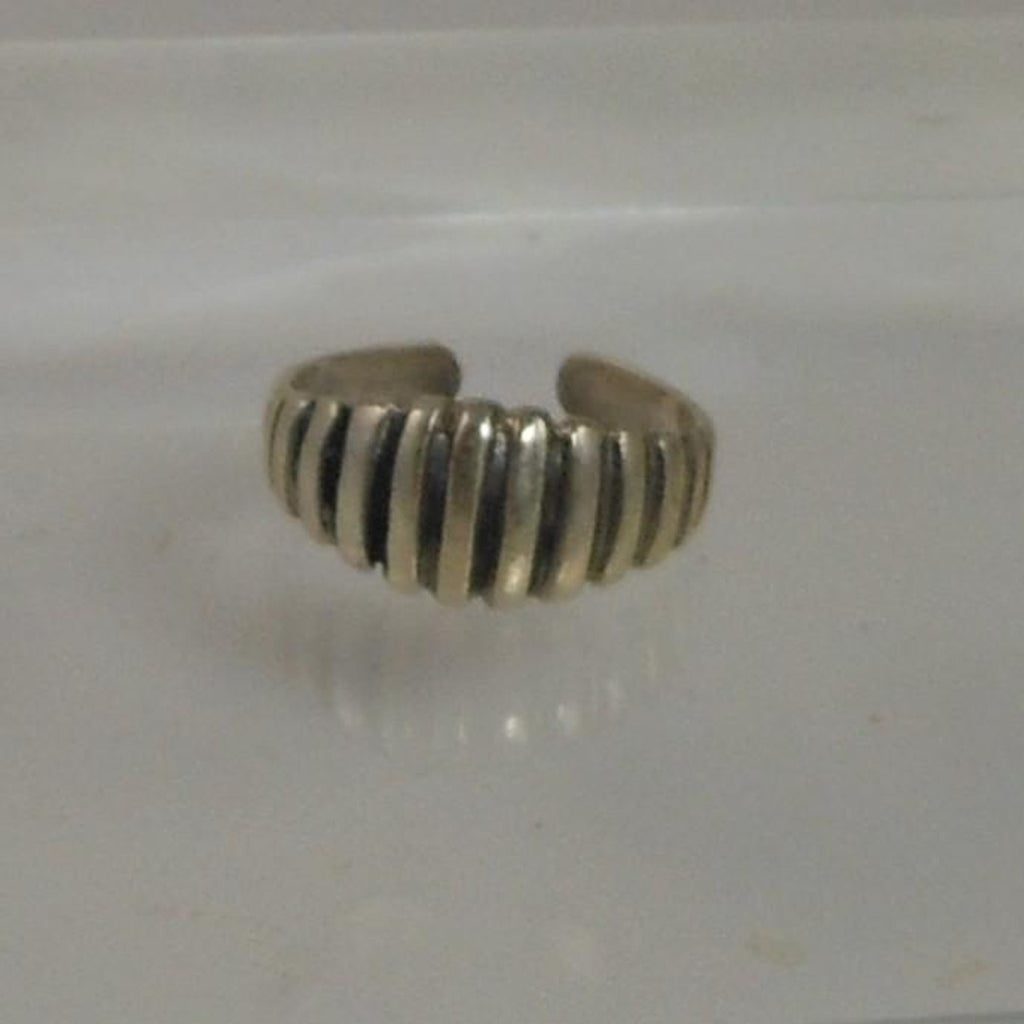 Handcrafted Ribbed Dome Toe Ring Sterling Silver Vintage Design Thailand 2g NOS - HoneyThomas.com