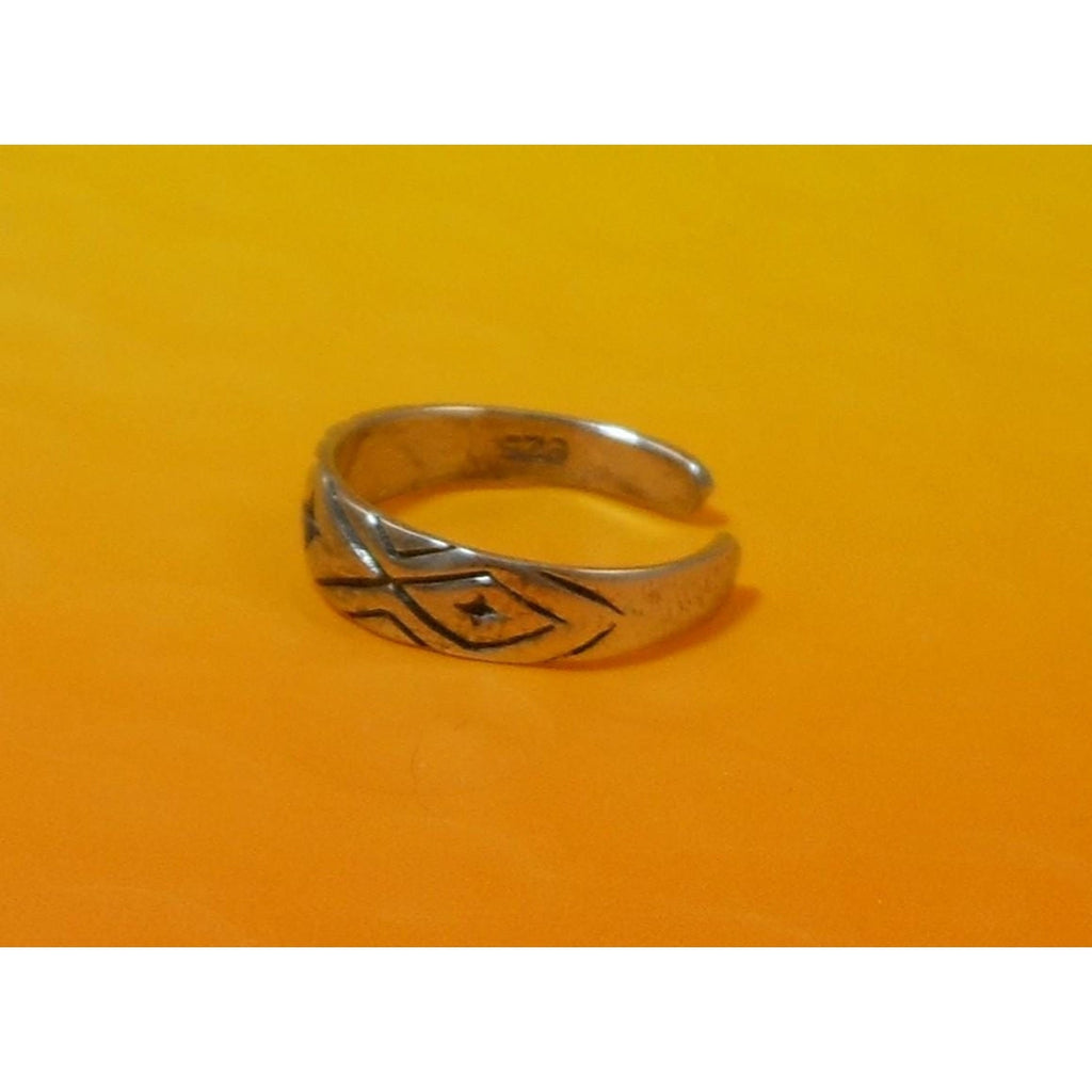 Vintage Sterling Silver Tribal Diamond Cut Toe Ring – Handcrafted Unique Jewelry - HoneyThomas.com
