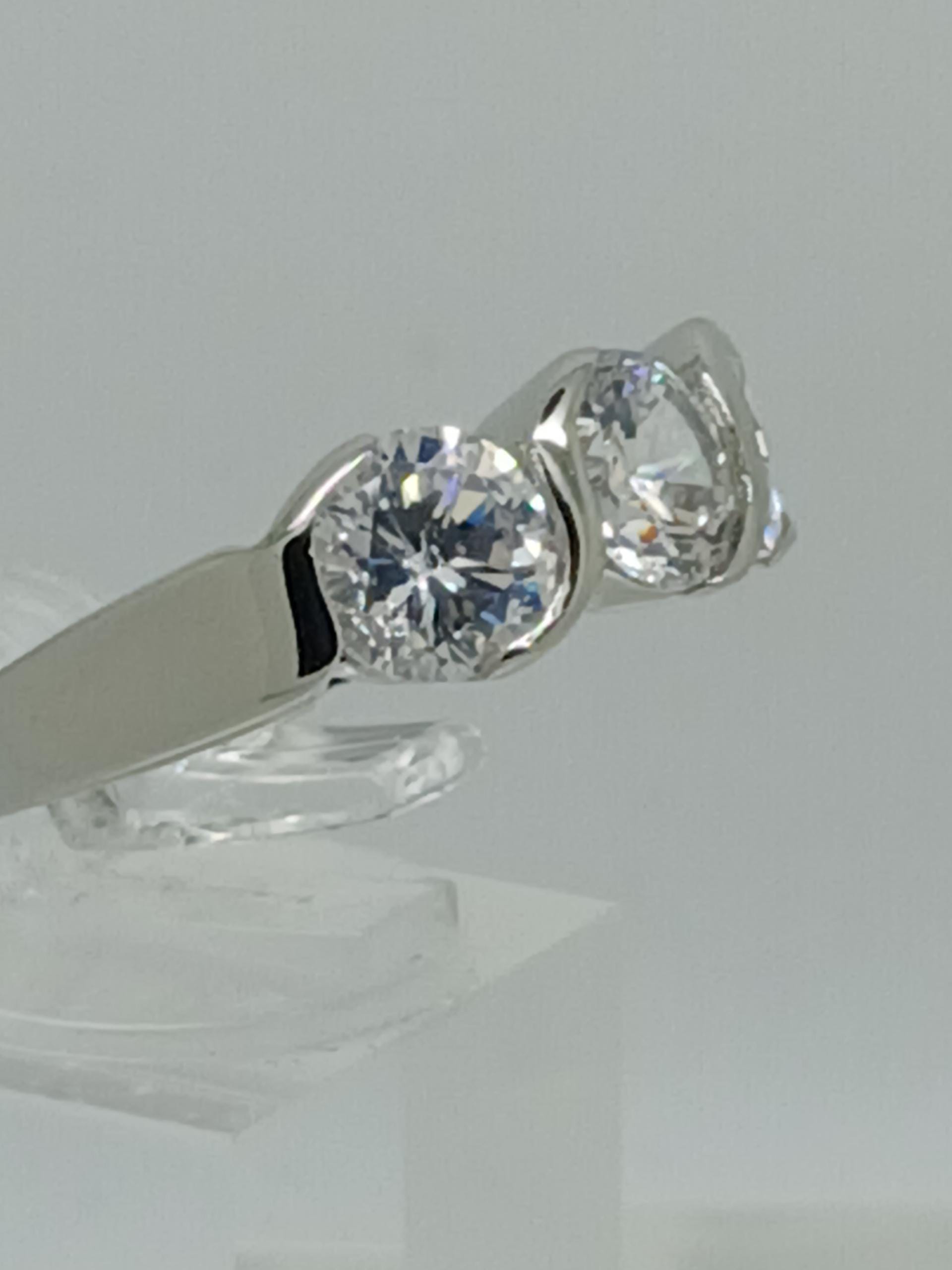 Vintage White Gold Plated 3-Stone Simulated Diamond CZ Wedding Ring Size 8 NOS