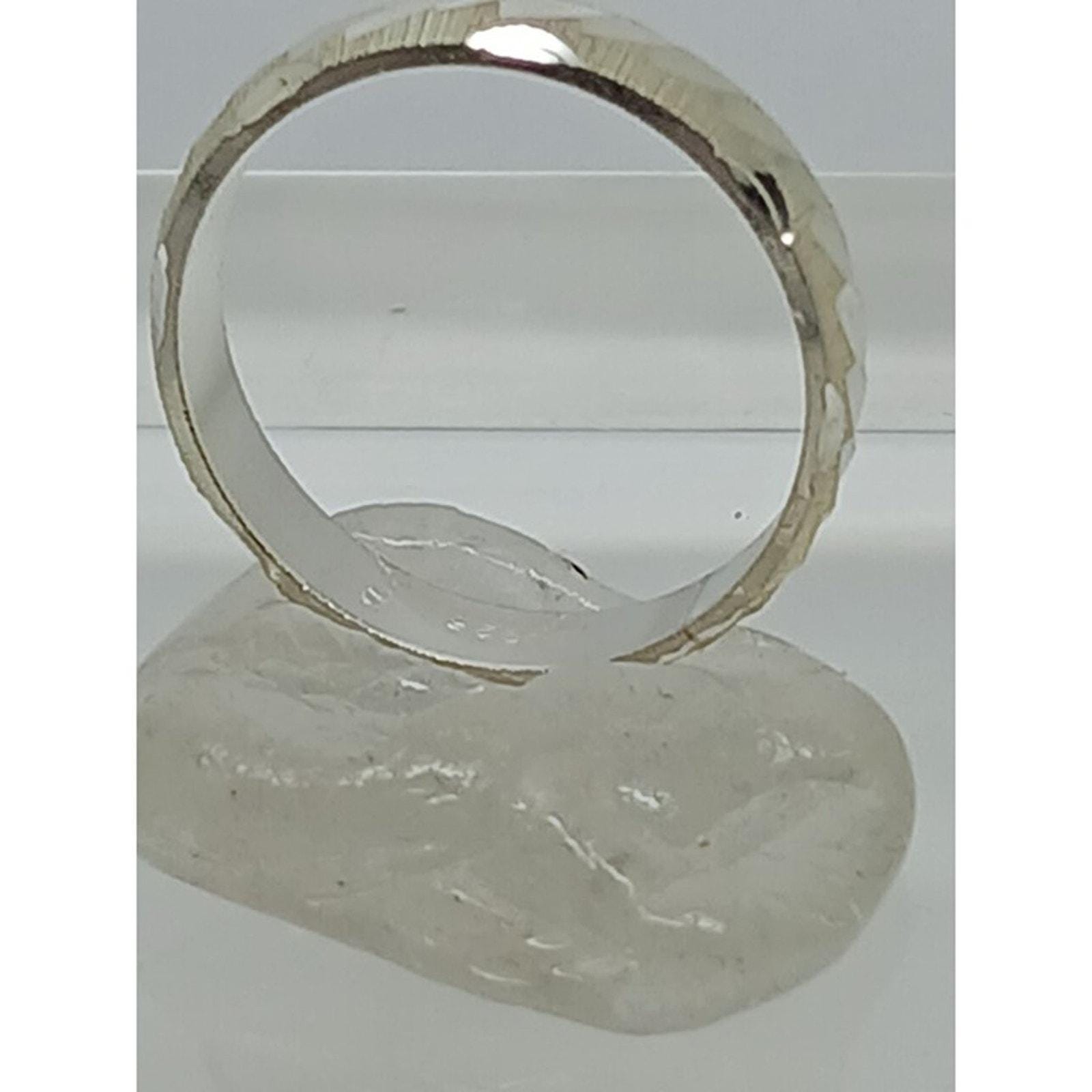 Elegant Vintage Sterling Silver Wedding Band Ring with Diamond-Cut Detailing - Size 8.5