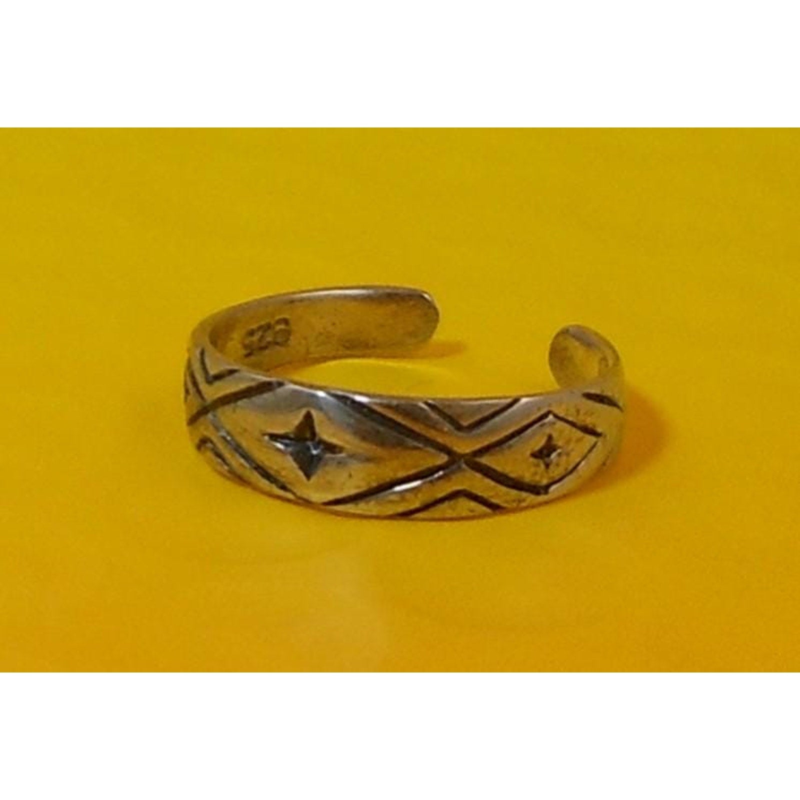 Vintage Sterling Silver Tribal Diamond Cut Toe Ring – Handcrafted Unique Jewelry