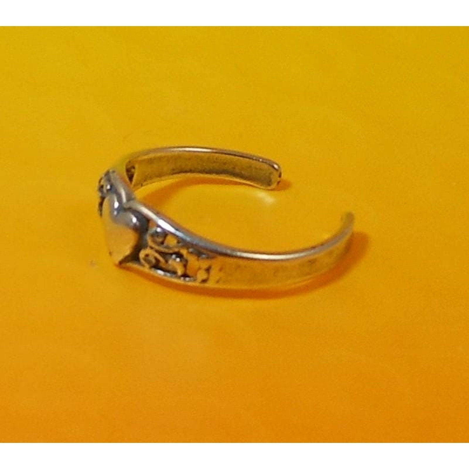 Vintage Sterling Silver Heart Floral Cut-Out Toe Ring Handcrafted New Old Stock - HoneyThomas.com