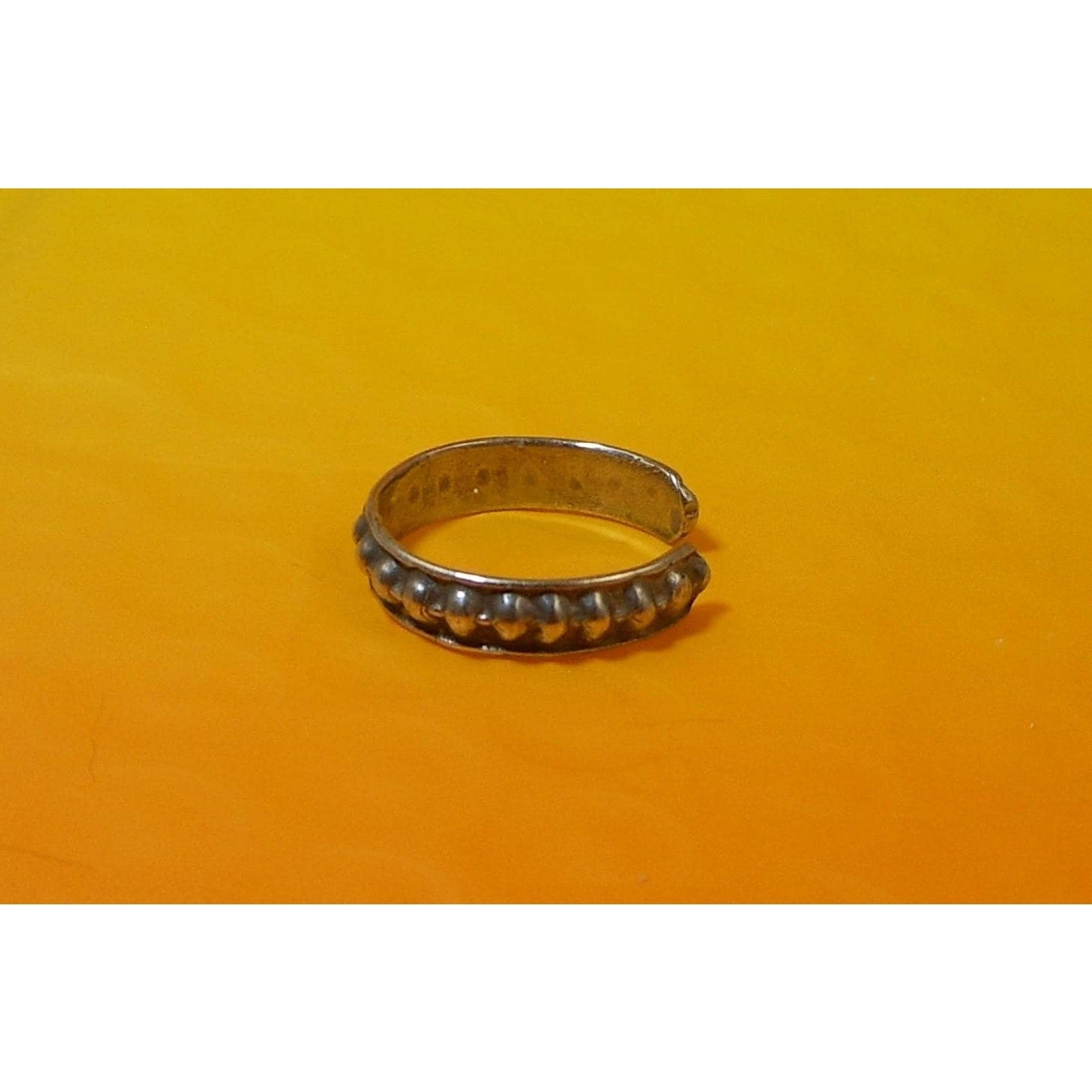 Vintage 1990s Sterling Silver Adjustable Ribbed Ball Toe Ring Sexy Beach Jewelry - HoneyThomas.com