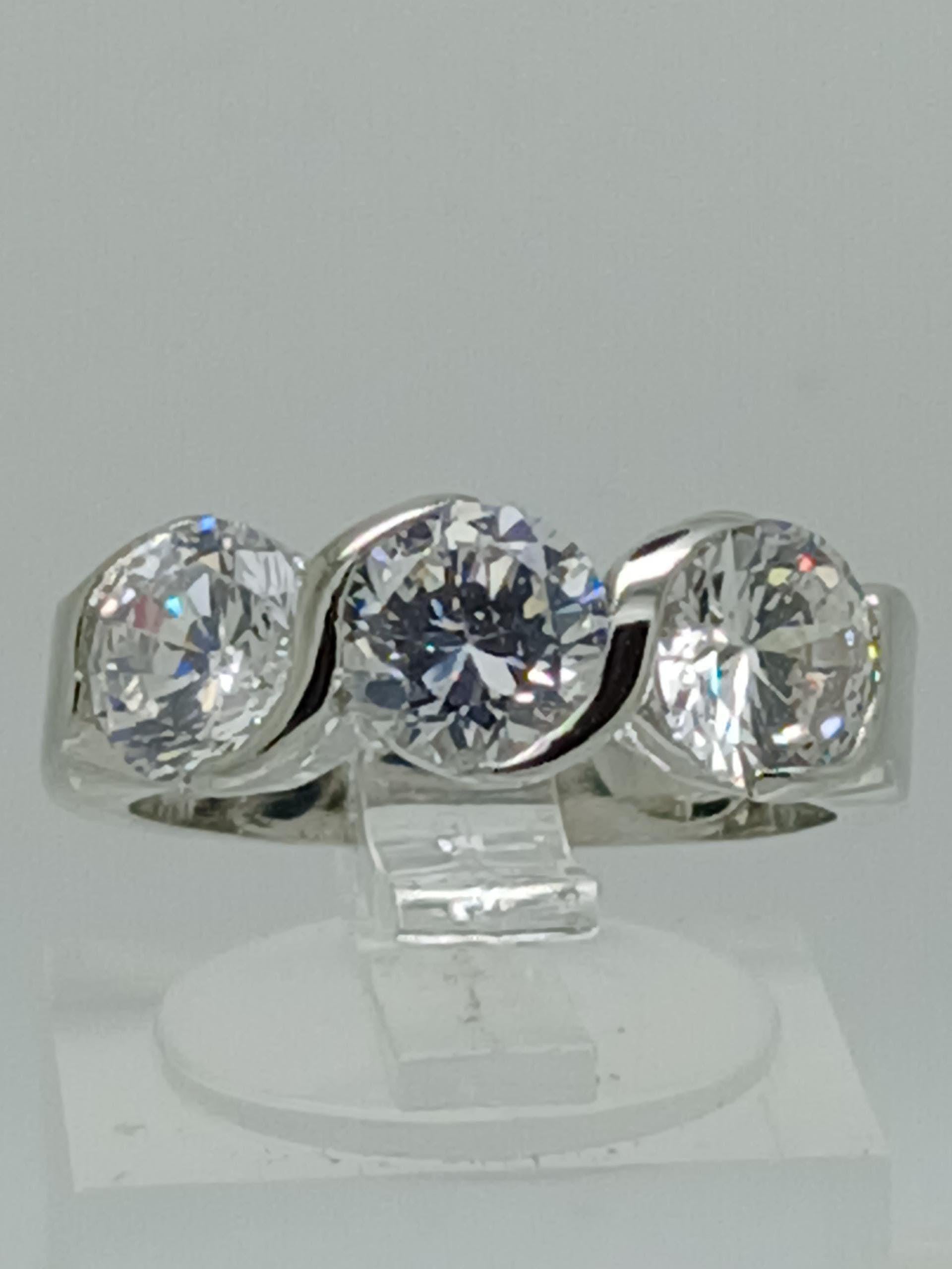 Vintage White Gold Plated 3-Stone Simulated Diamond CZ Wedding Ring Size 8 NOS