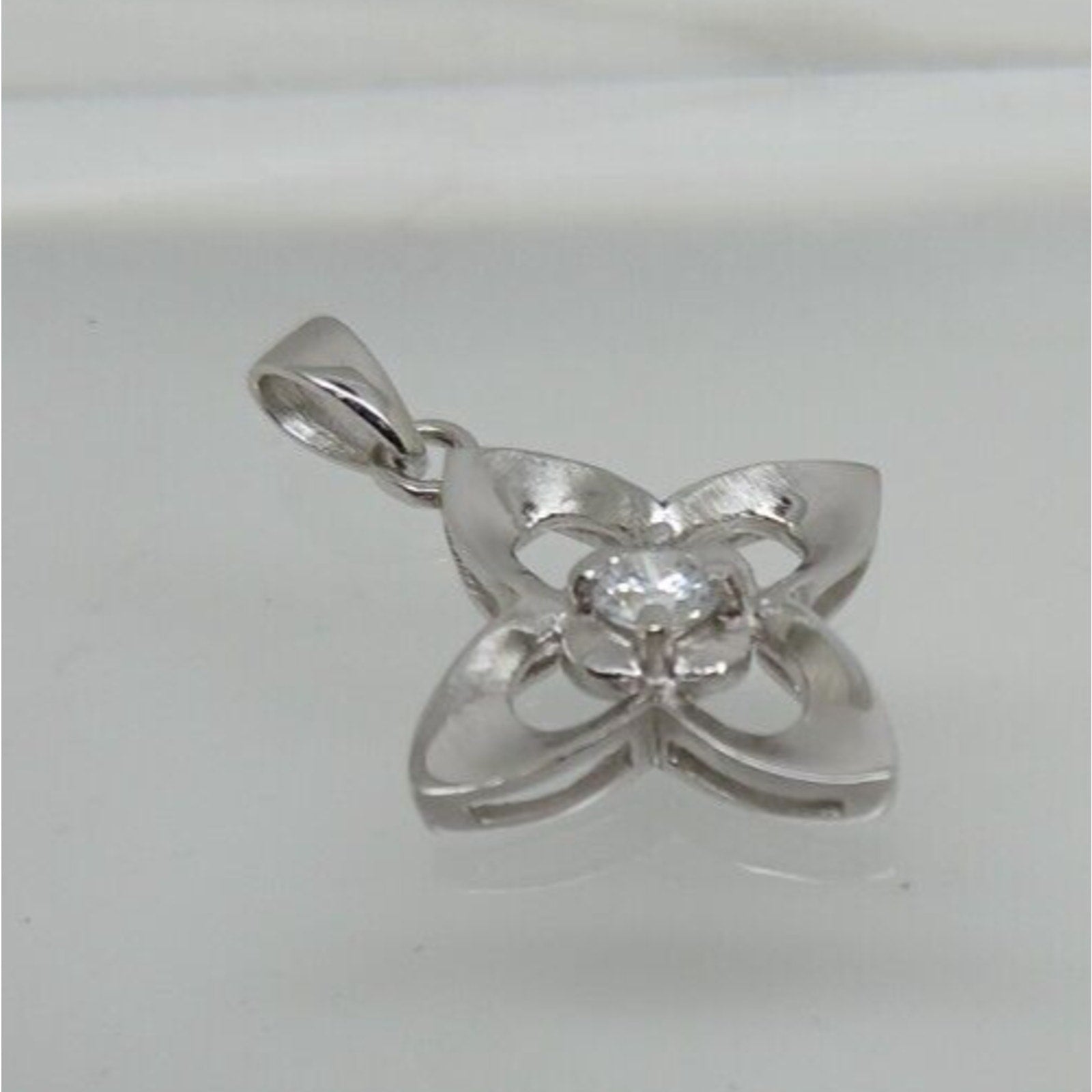 1990's Vintage Sterling Silver Simulated Diamond 4 Leaf Clover Pendant New Rare - HoneyThomas.com