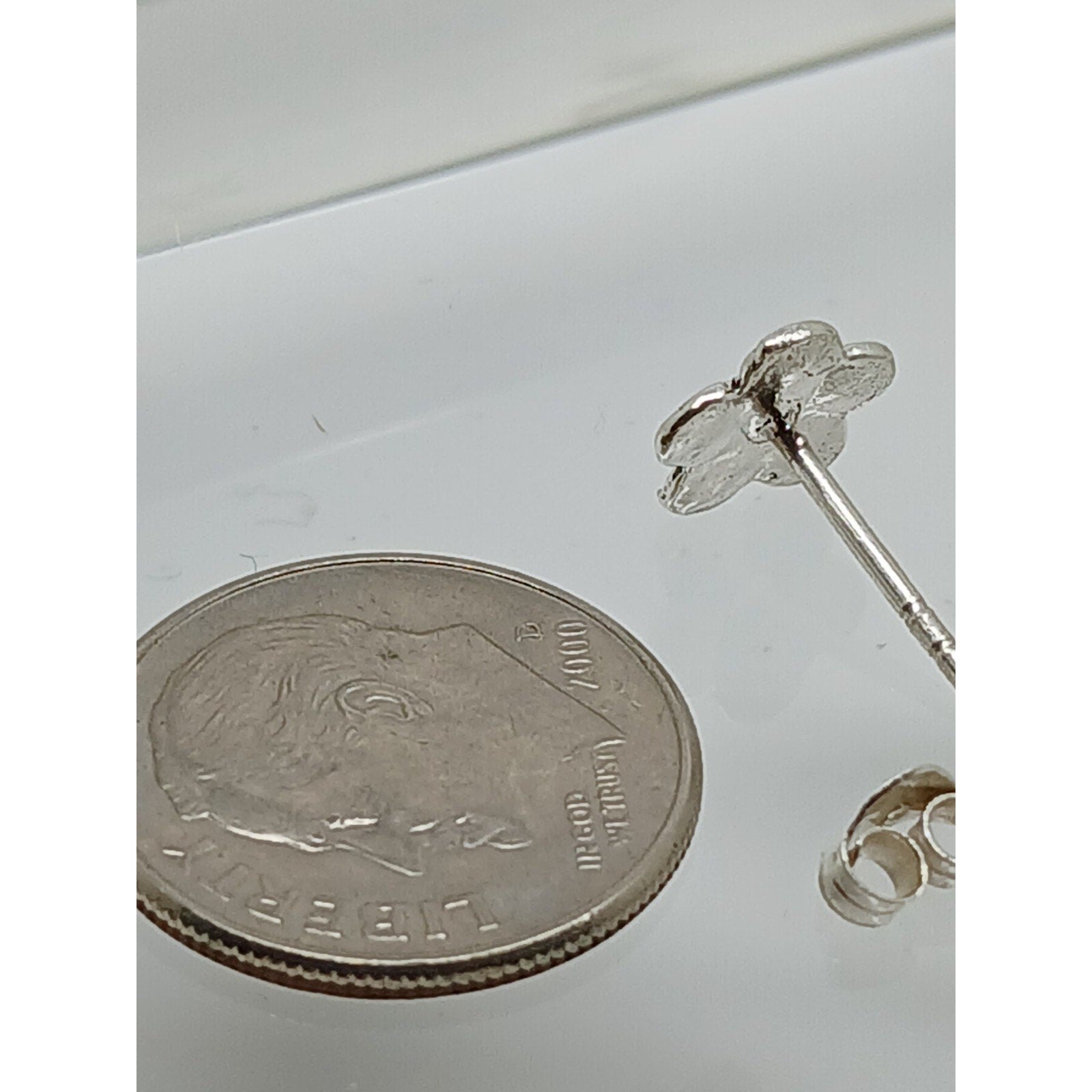 Vintage Estate Jewelry NOS .925 Sterling Silver Green Crystal Flower Earrings - HoneyThomas.com