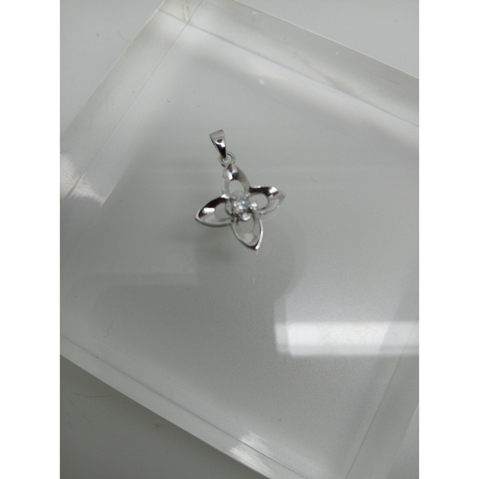 1990's Vintage Sterling Silver Simulated Diamond 4 Leaf Clover Pendant New Rare - HoneyThomas.com