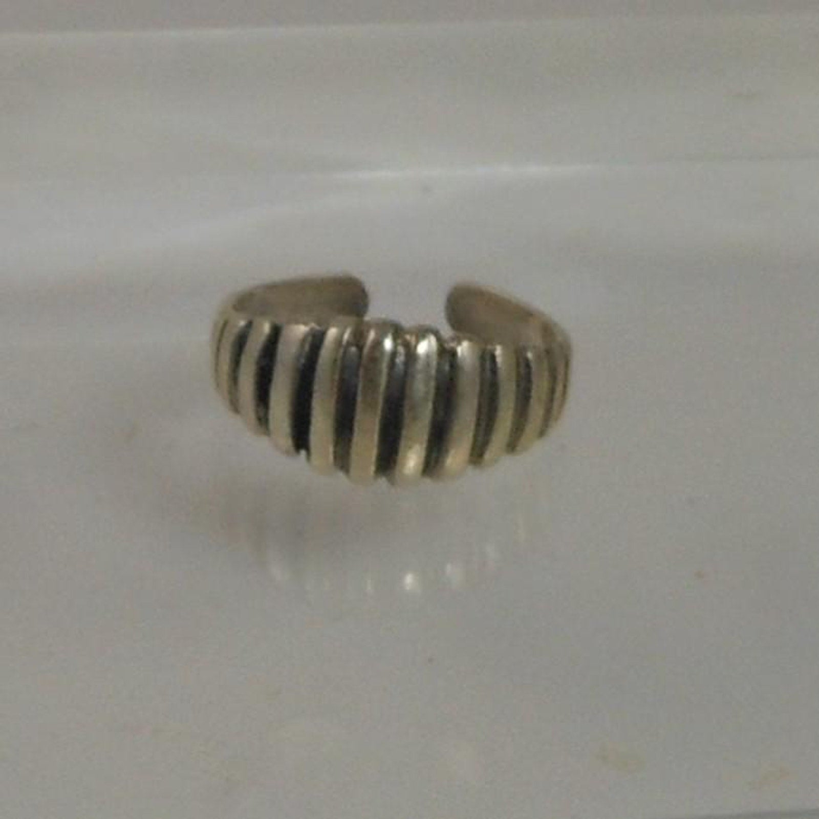 Handcrafted Ribbed Dome Toe Ring Sterling Silver Vintage Design Thailand 2g NOS
