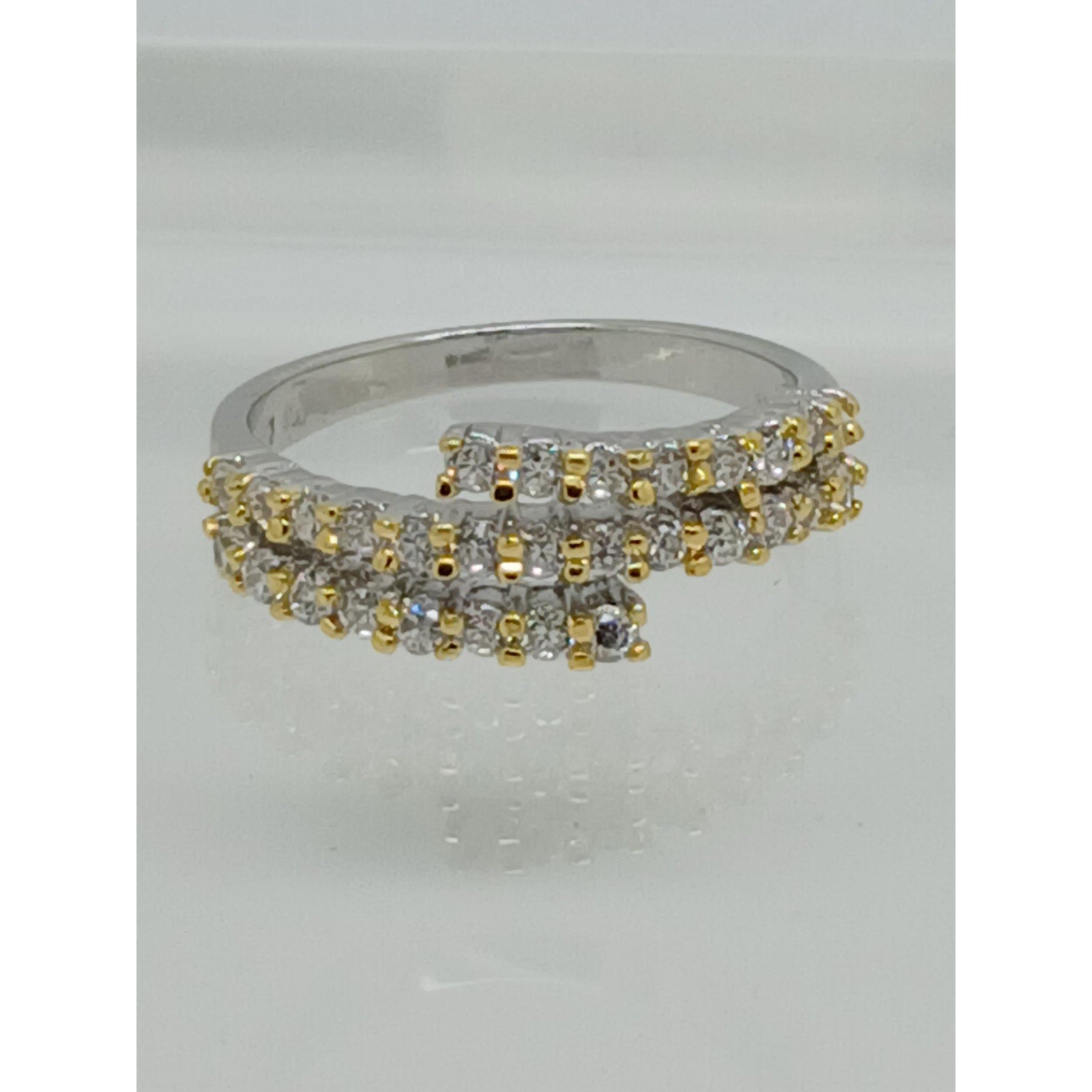 Size 7 Elegant Vintage 2-Tone White Yellow Gold Plated Cocktail Sim Diamond Ring