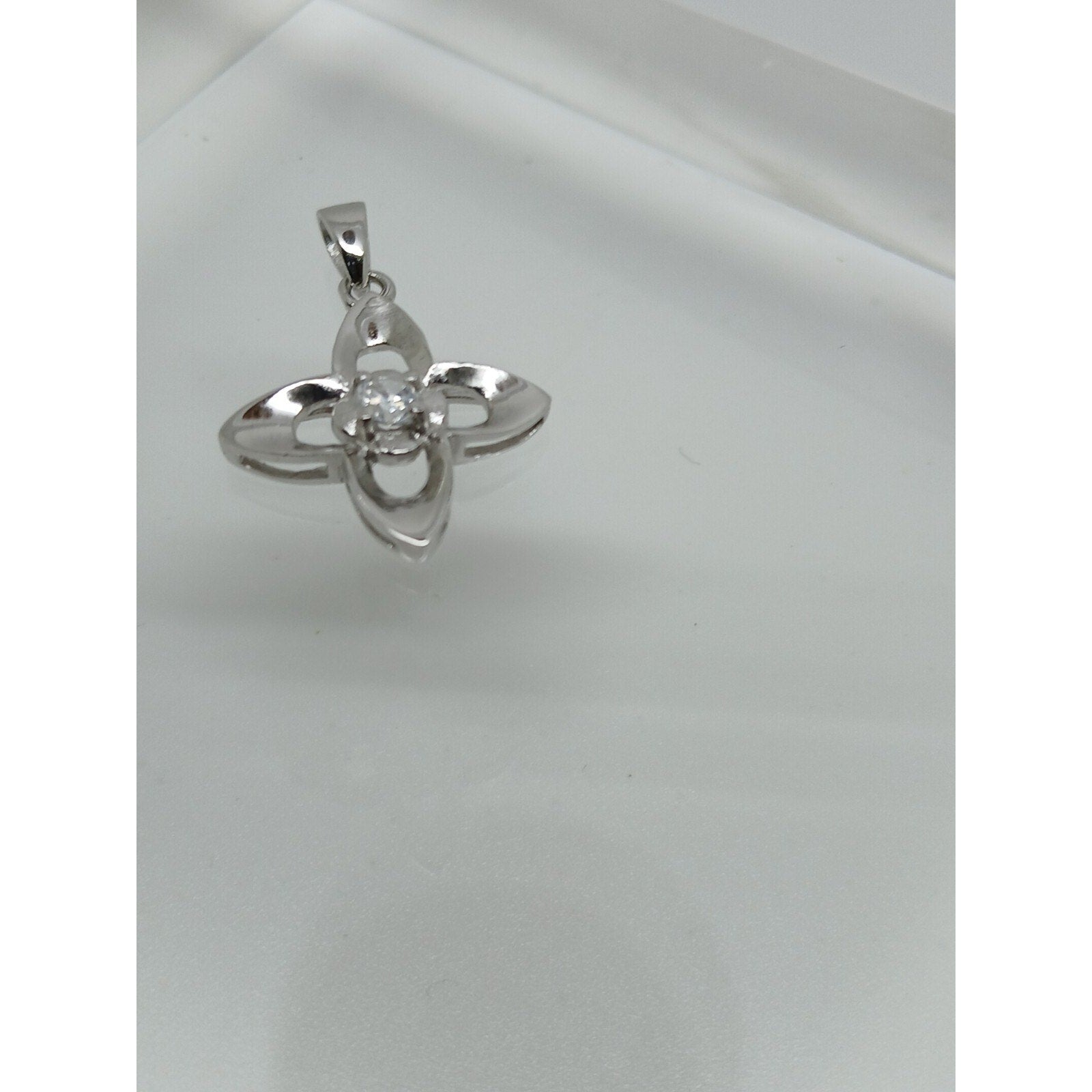 1990's Vintage Sterling Silver Simulated Diamond 4 Leaf Clover Pendant New Rare - HoneyThomas.com