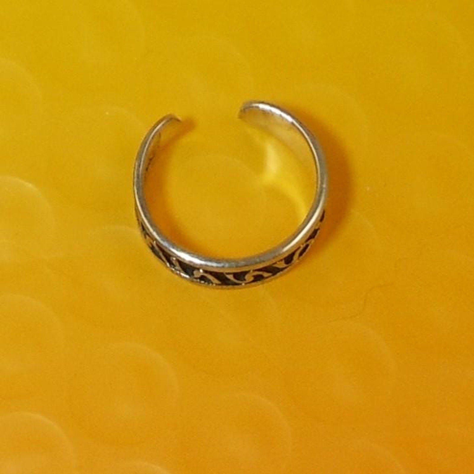 Vintage Sterling Silver Tribal Celtic Toe Ring - Boho Foot Jewelry NOS Thailand - HoneyThomas.com