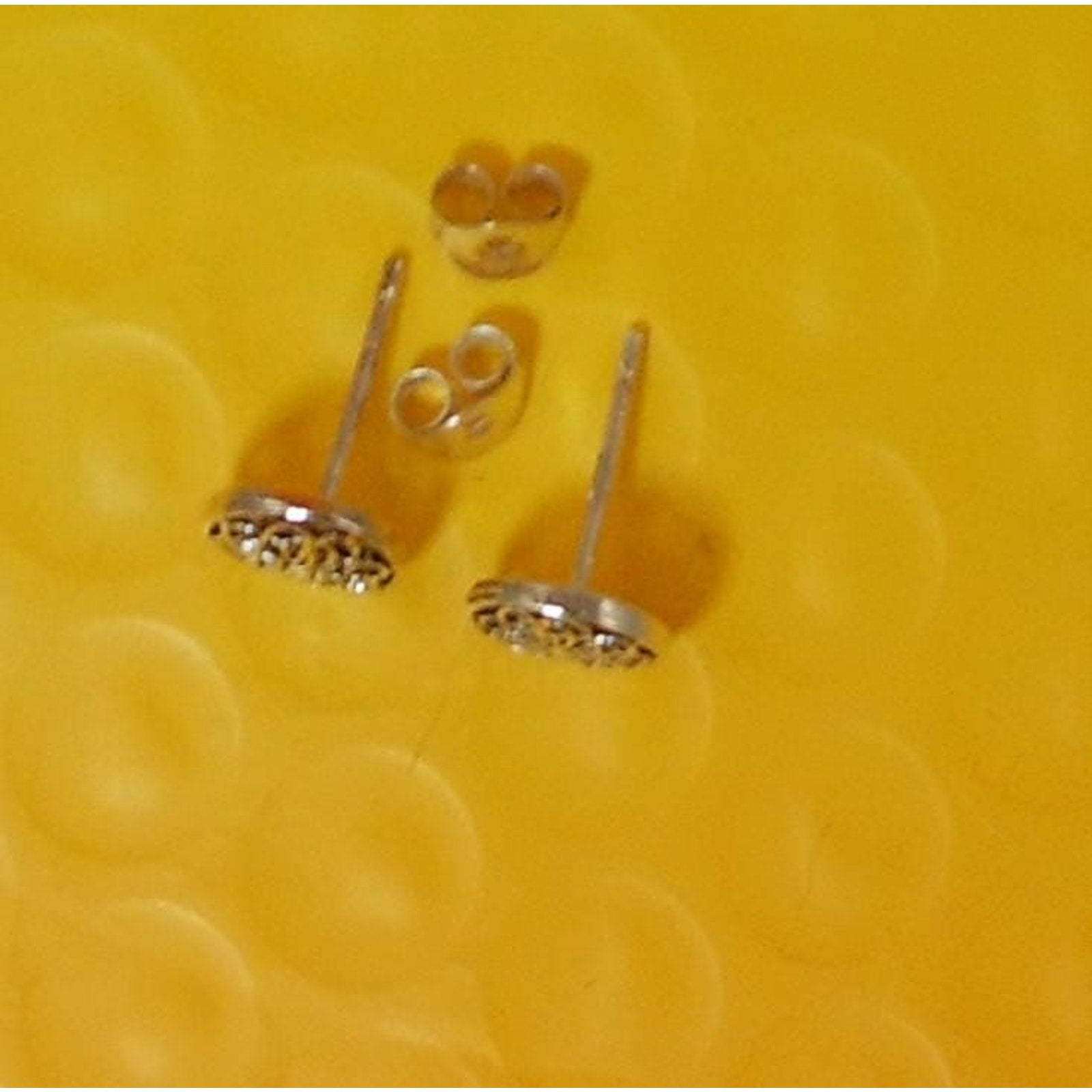 Vintage Sterling Silver Celtic Circle Symbol Stud Earrings Thailand New Old Stock