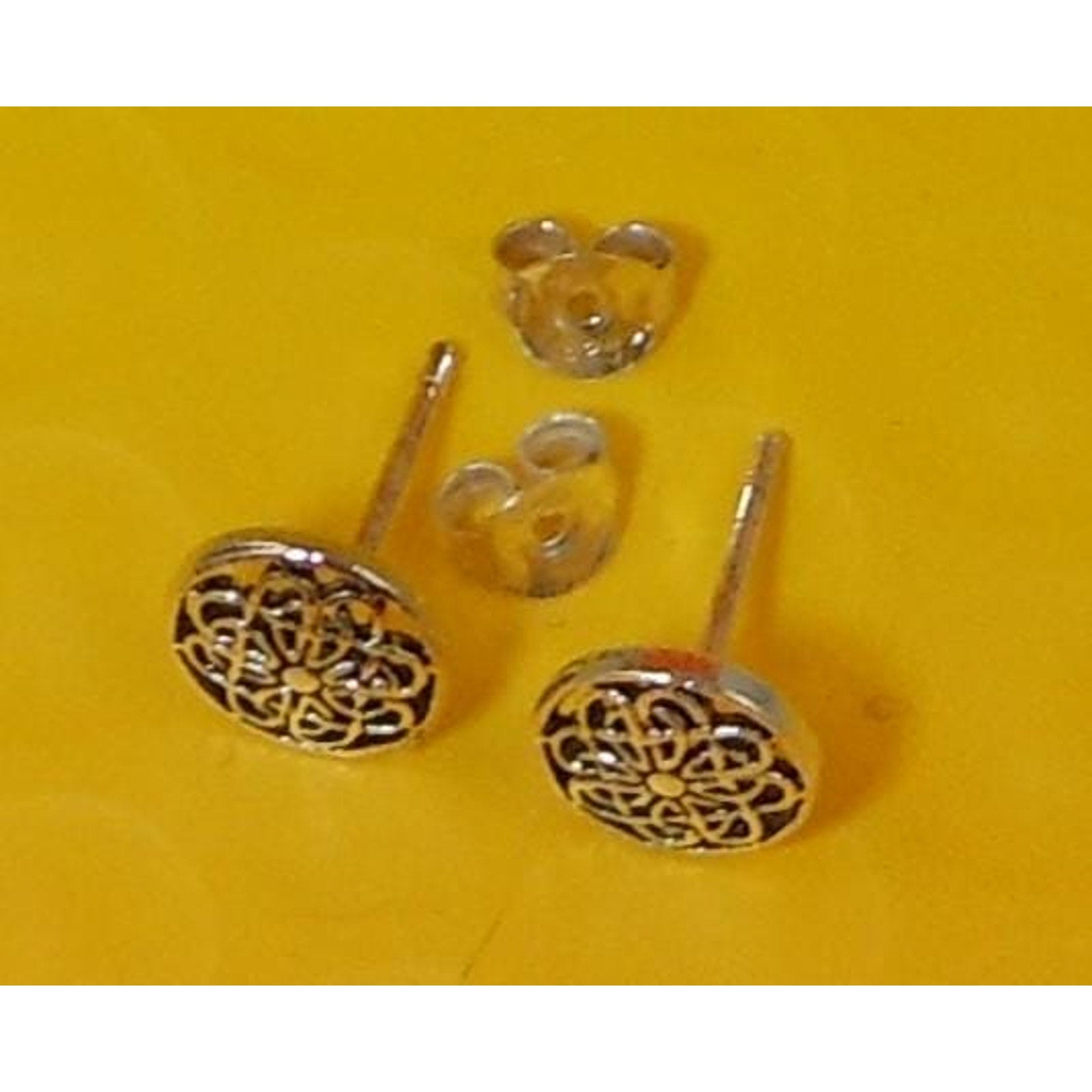 Vintage Sterling Silver Celtic Circle Symbol Stud Earrings Thailand New Old Stock