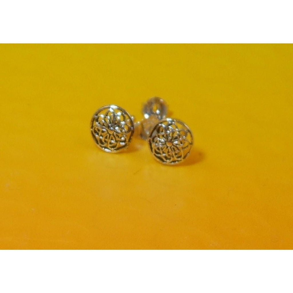Vintage Sterling Silver Celtic Circle Symbol Stud Earrings Thailand New Old Stoc - HoneyThomas.com