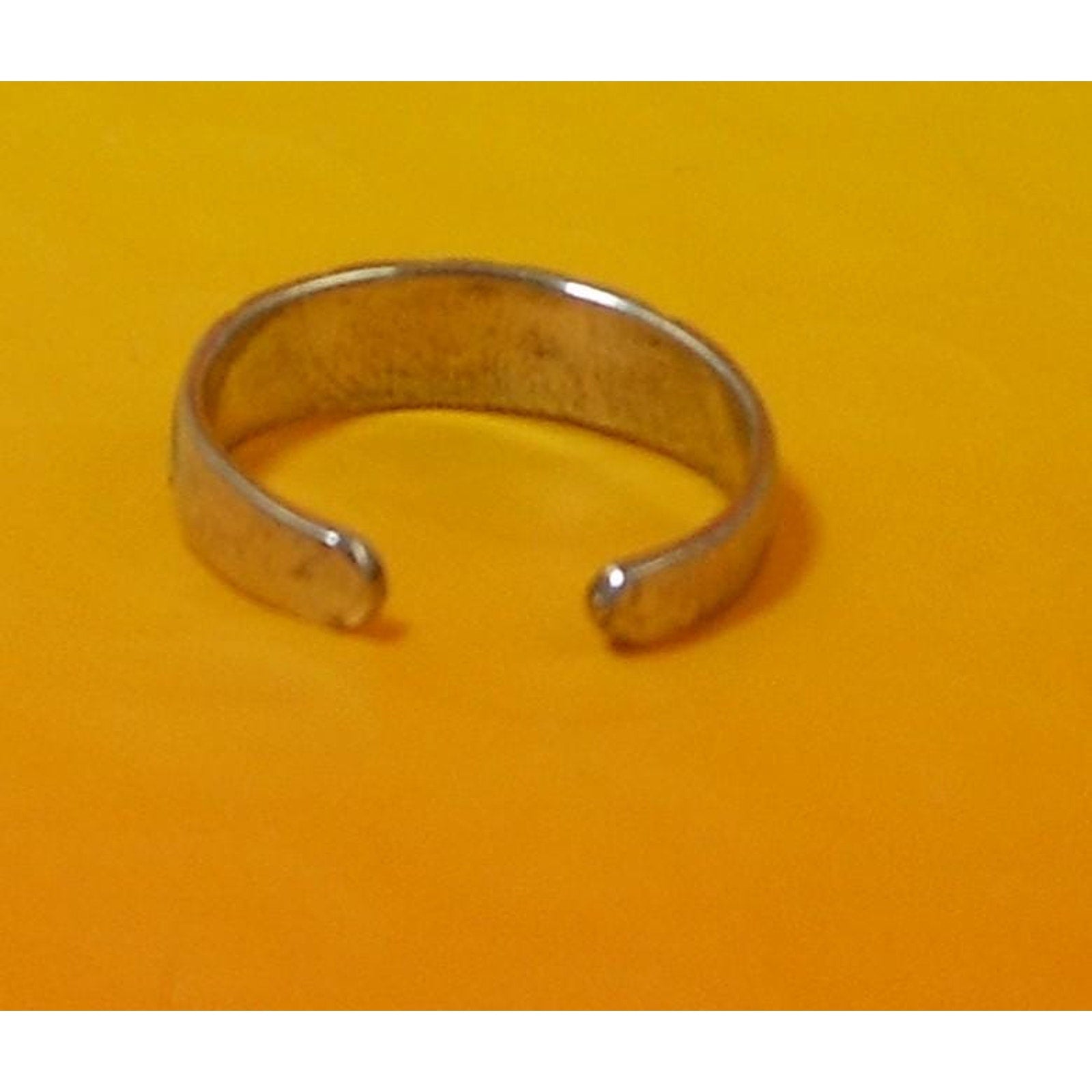 Vintage Sterling Silver Tribal Diamond Cut Toe Ring – Handcrafted Unique Jewelry