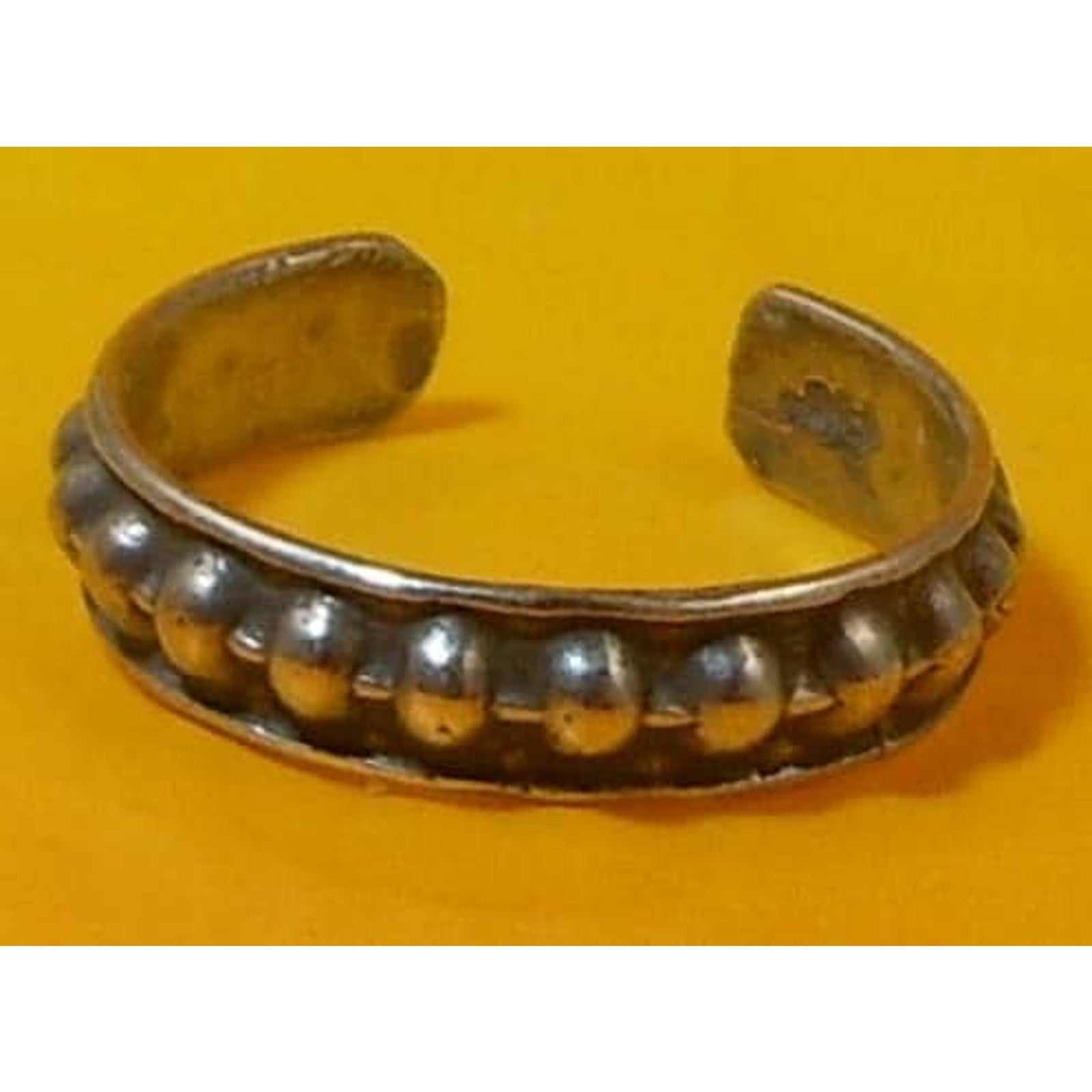 Vintage 1990s Sterling Silver Adjustable Ribbed Ball Toe Ring Sexy Beach Jewelry - HoneyThomas.com