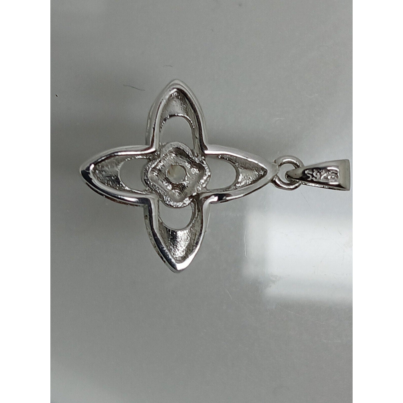 1990's Vintage Sterling Silver Simulated Diamond 4 Leaf Clover Pendant New Rare - HoneyThomas.com