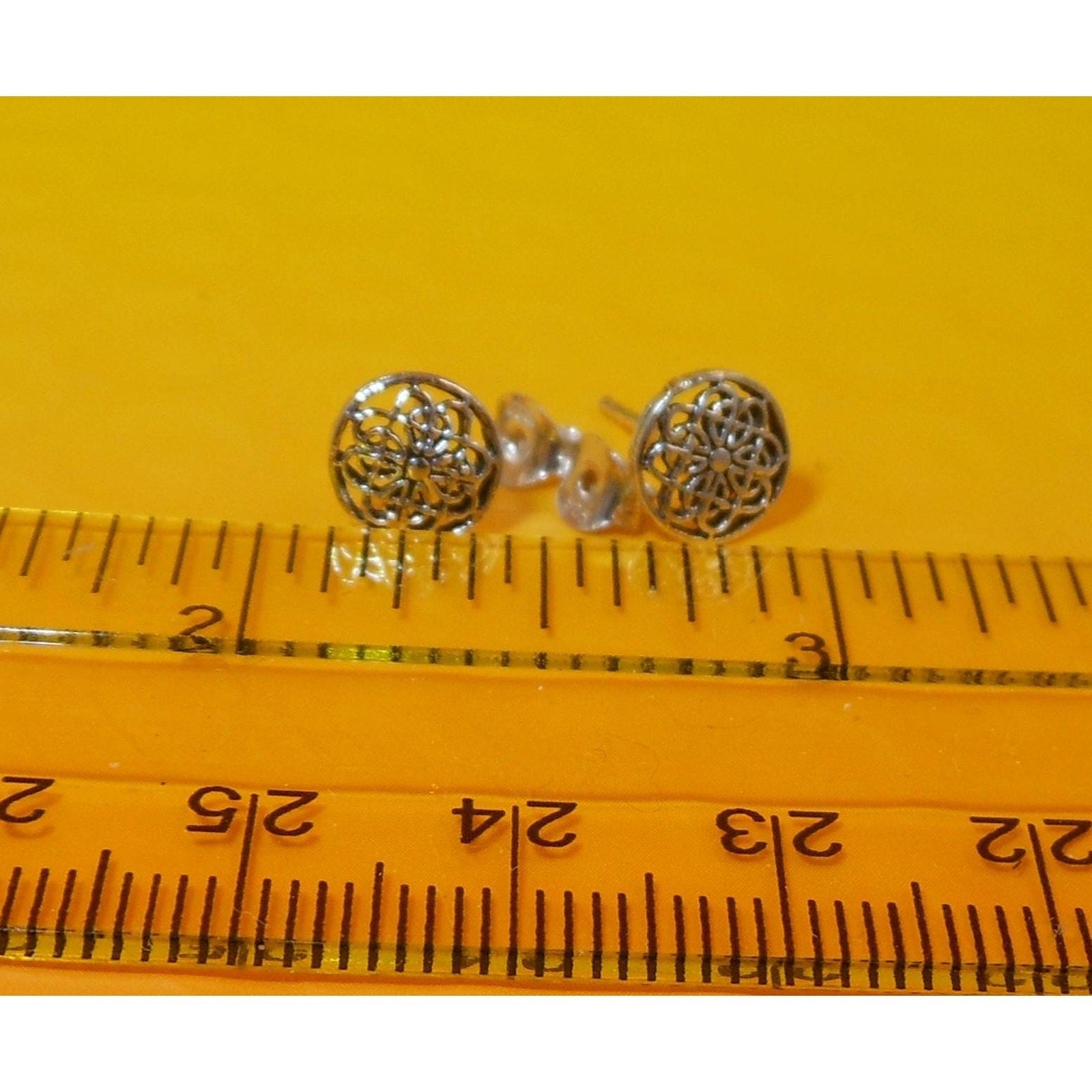 Vintage Sterling Silver Celtic Circle Symbol Stud Earrings Thailand New Old Stoc - HoneyThomas.com