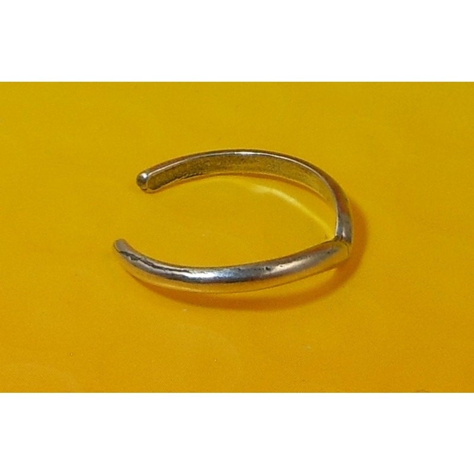 Vintage Sterling Silver V-Dip Toe Ring, Thai Made NOS, Delicate 2mm Band, Sexy - HoneyThomas.com