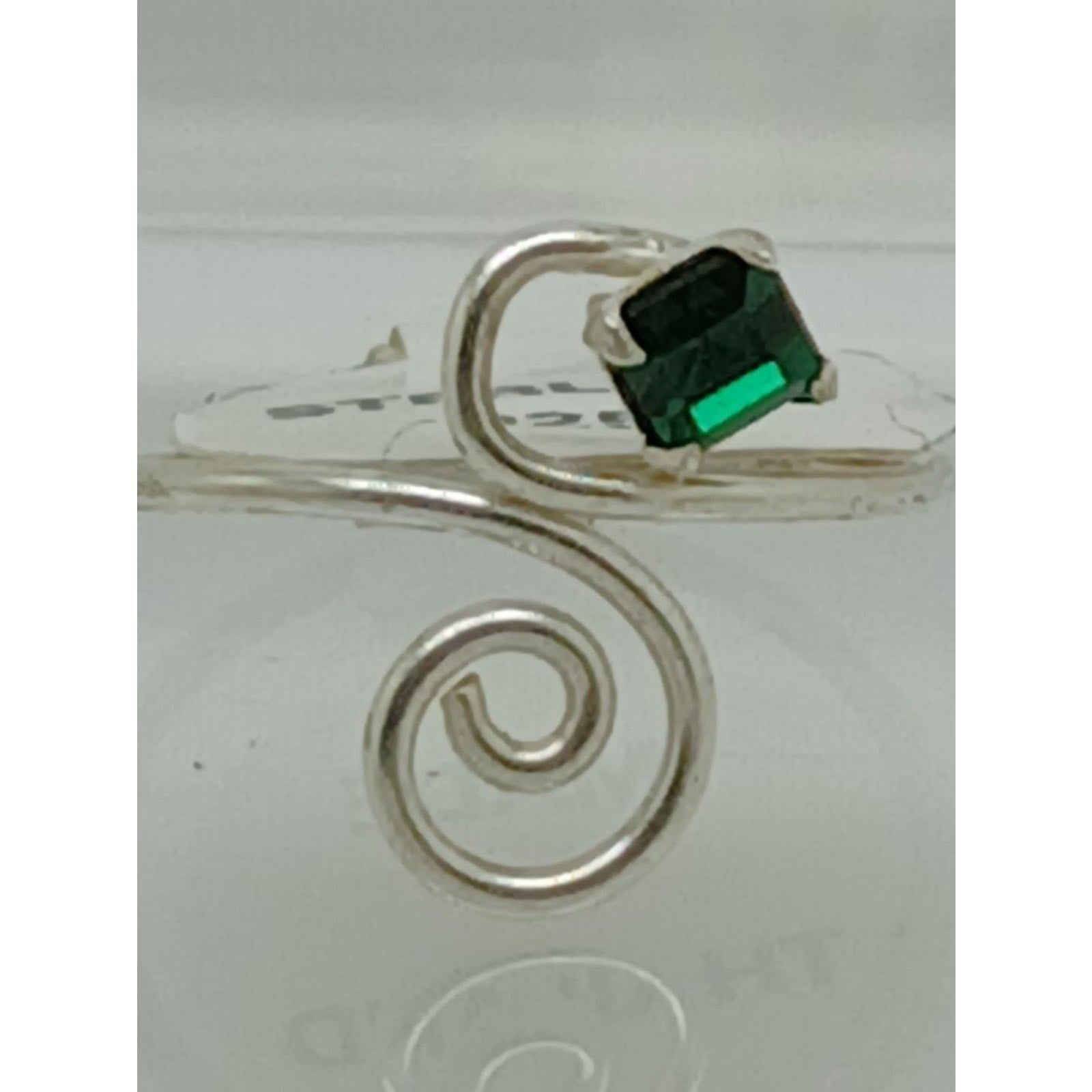 Sterling Silver Sexy Emerald Green Crystal Rhinestone Toe Ring - Adjustable Size - HoneyThomas.com