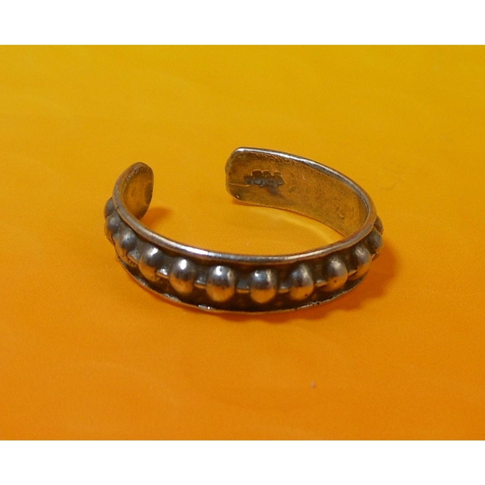 Vintage 1990s Sterling Silver Adjustable Ribbed Ball Toe Ring Sexy Beach Jewelry - HoneyThomas.com